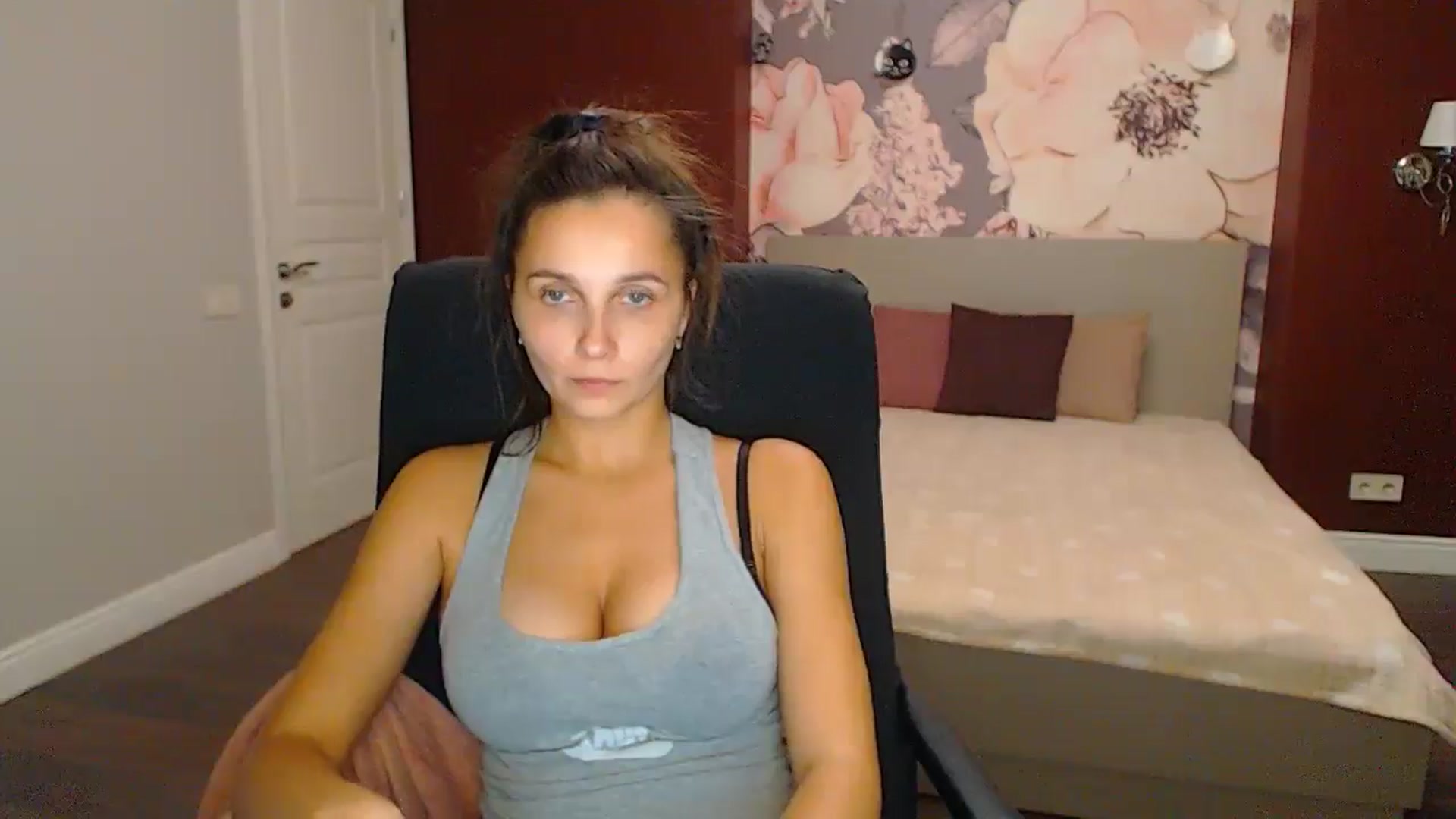 Gallery image thumbnail from Karina_Mils's myfreecams stream on, 11/10/2024, 20:21 image 2 of 20