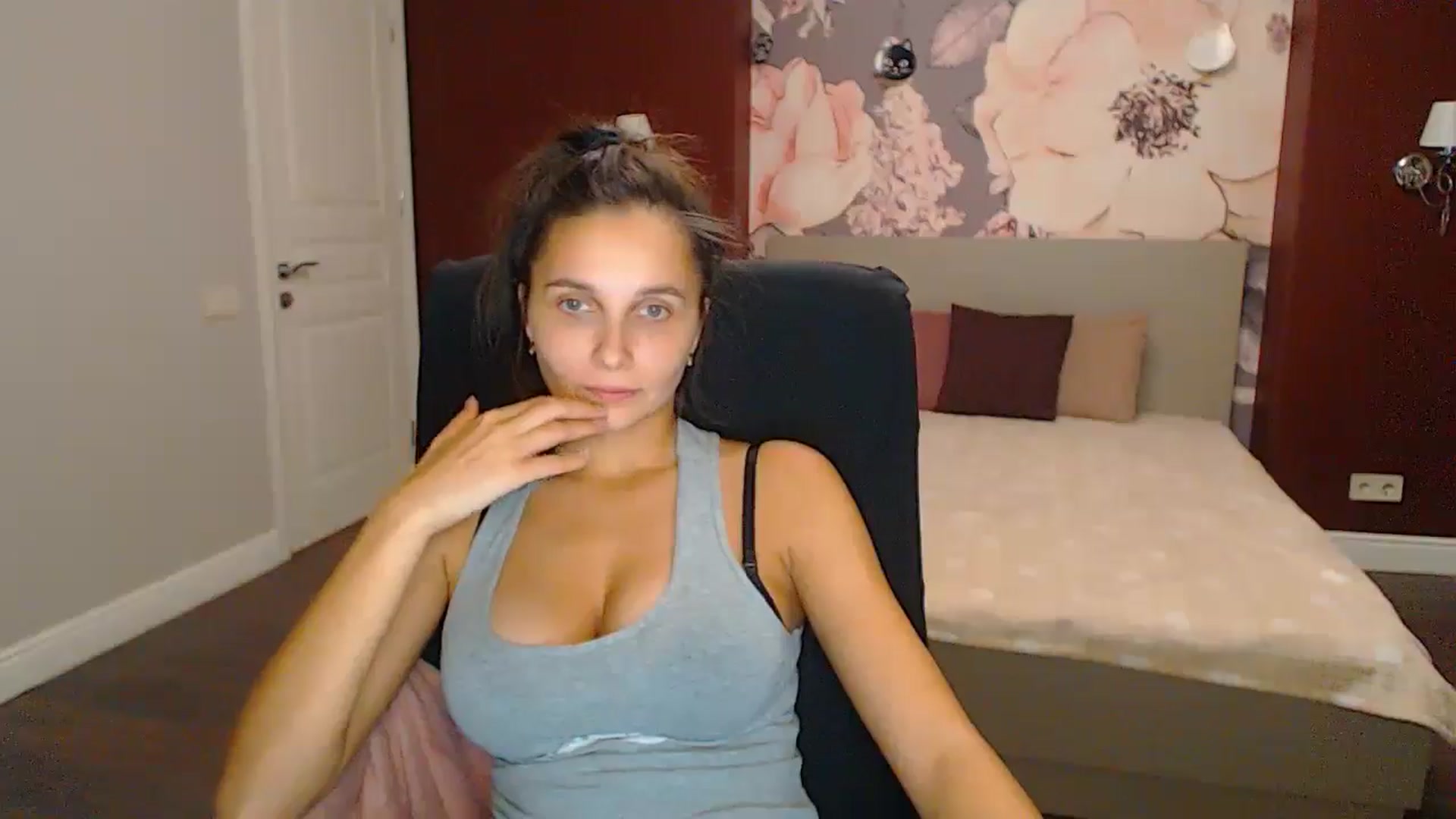 Gallery image thumbnail from Karina_Mils's myfreecams stream on, 11/10/2024, 20:21 image 15 of 20
