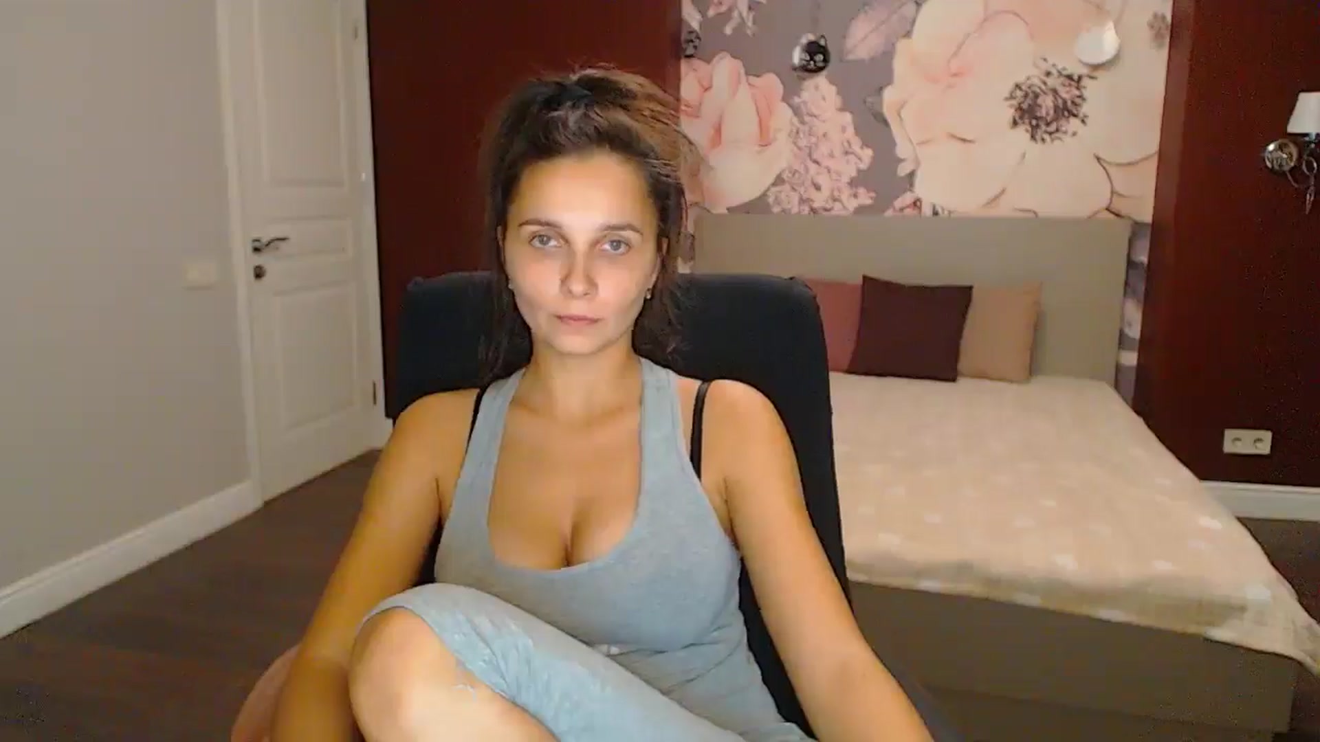 Gallery image thumbnail from Karina_Mils's myfreecams stream on, 11/10/2024, 20:21 image 19 of 20