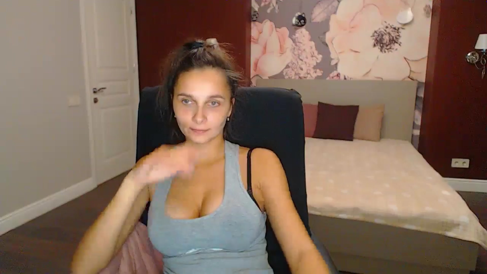 Gallery image thumbnail from Karina_Mils's myfreecams stream on, 11/10/2024, 20:21 image 14 of 20