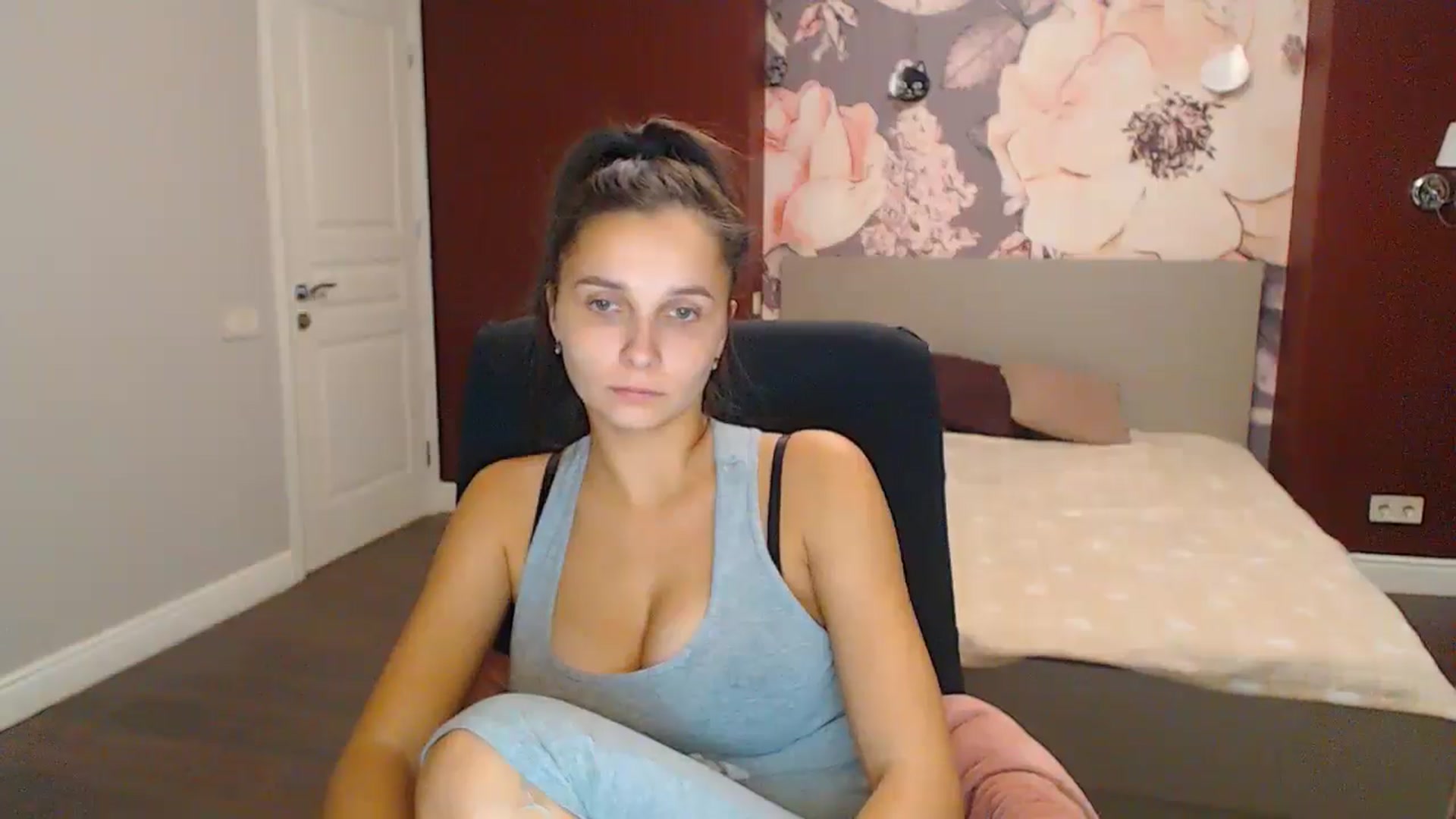 Gallery image thumbnail from Karina_Mils's myfreecams stream on, 11/11/2024, 08:28 image 6 of 20