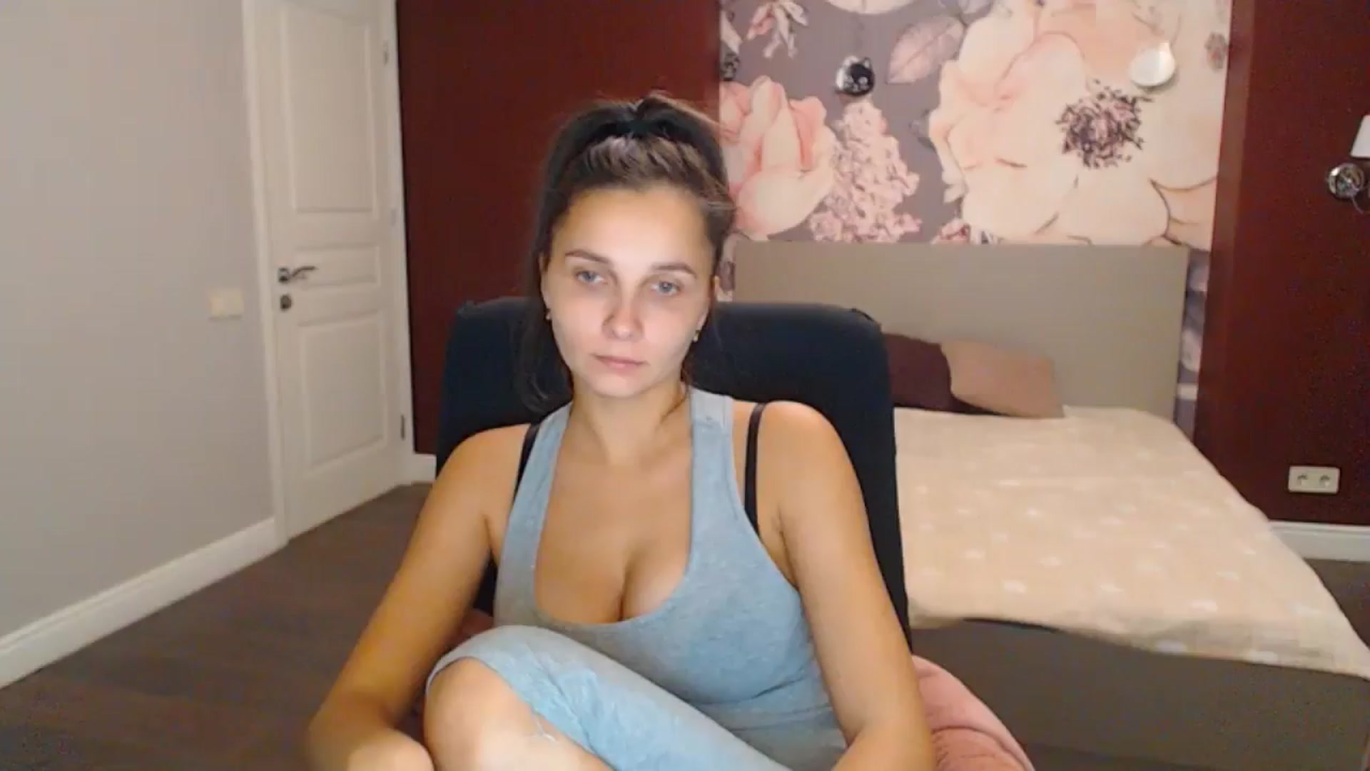 Gallery image thumbnail from Karina_Mils's myfreecams stream on, 11/11/2024, 08:28 image 1 of 20
