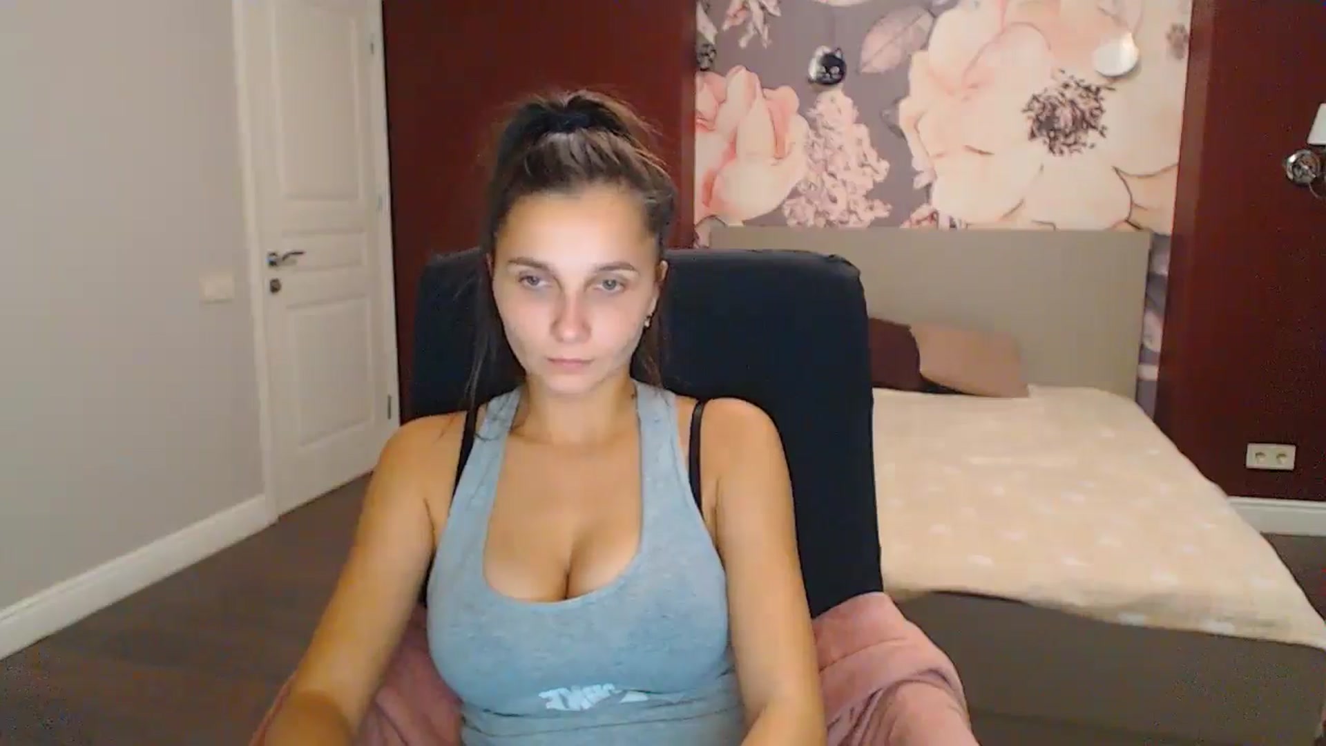 Gallery image thumbnail from Karina_Mils's myfreecams stream on, 11/11/2024, 09:38 image 12 of 20