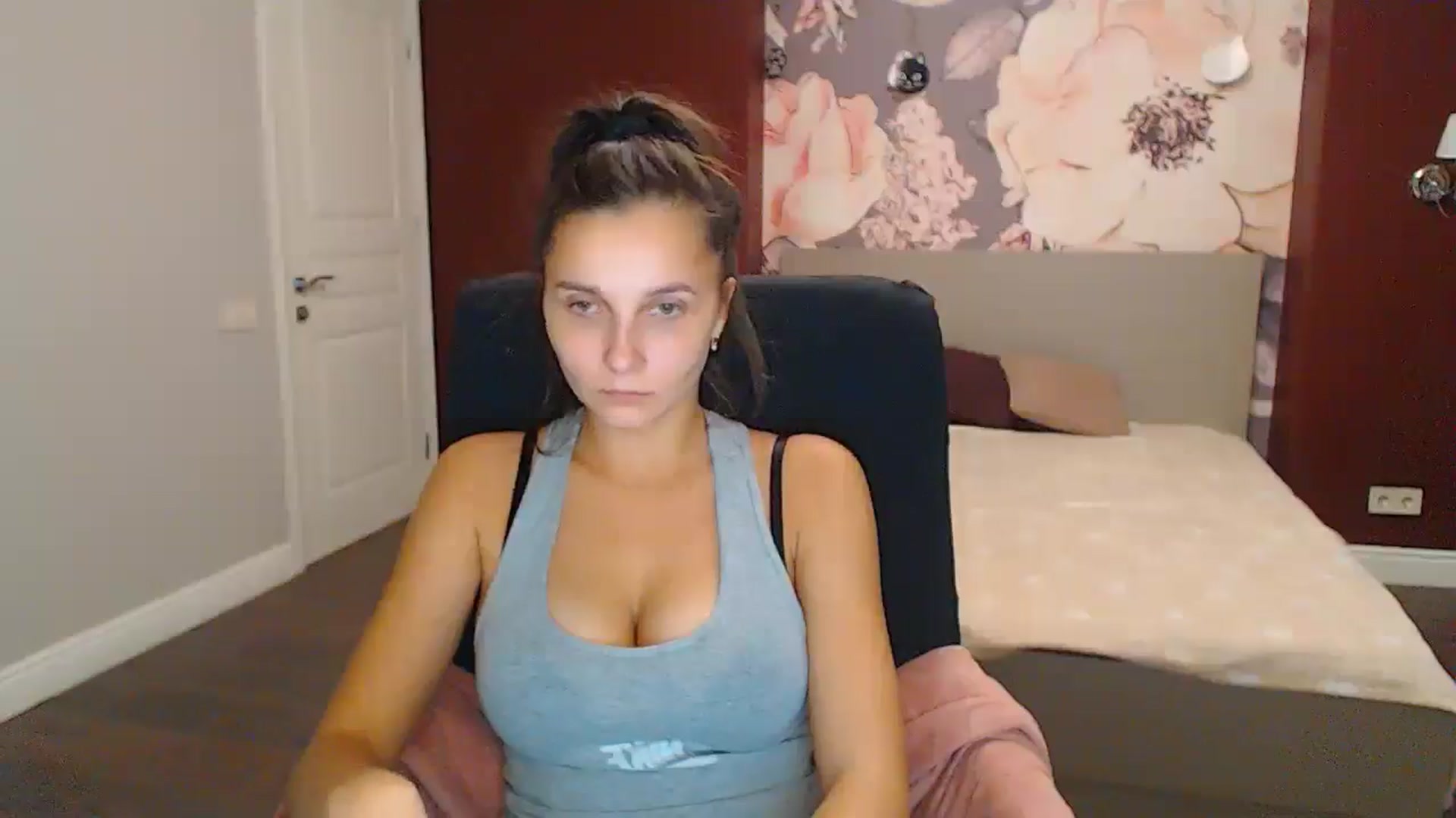 Gallery image thumbnail from Karina_Mils's myfreecams stream on, 11/11/2024, 09:38 image 11 of 20