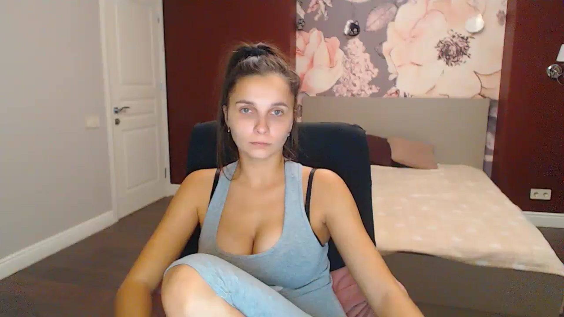 Gallery image thumbnail from Karina_Mils's myfreecams stream on, 11/11/2024, 09:38 image 3 of 20
