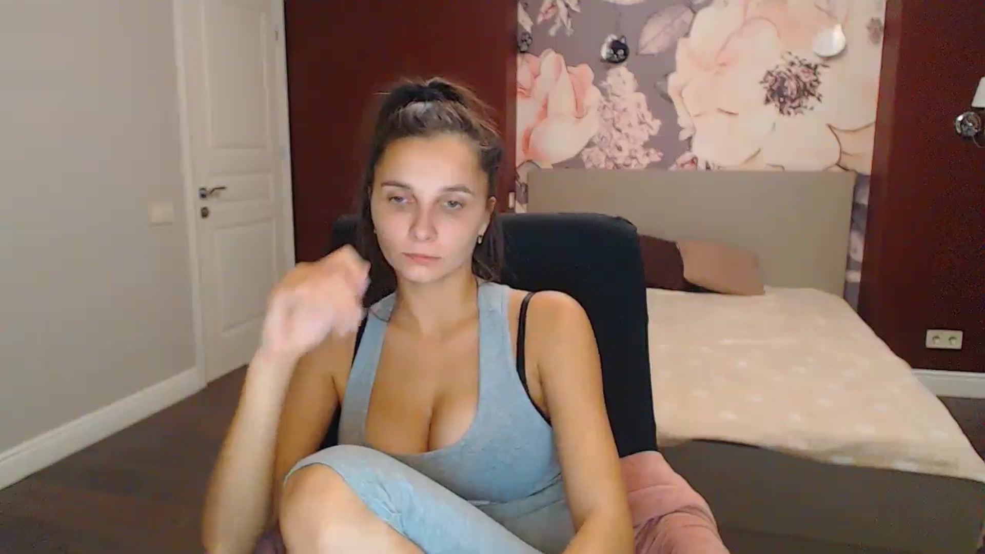 Gallery image thumbnail from Karina_Mils's myfreecams stream on, 11/11/2024, 09:38 image 6 of 20