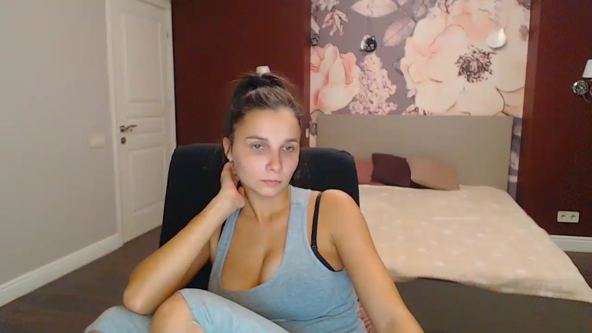 Gallery image thumbnail from Karina_Mils's myfreecams stream on, 11/11/2024, 09:38 image 17 of 20