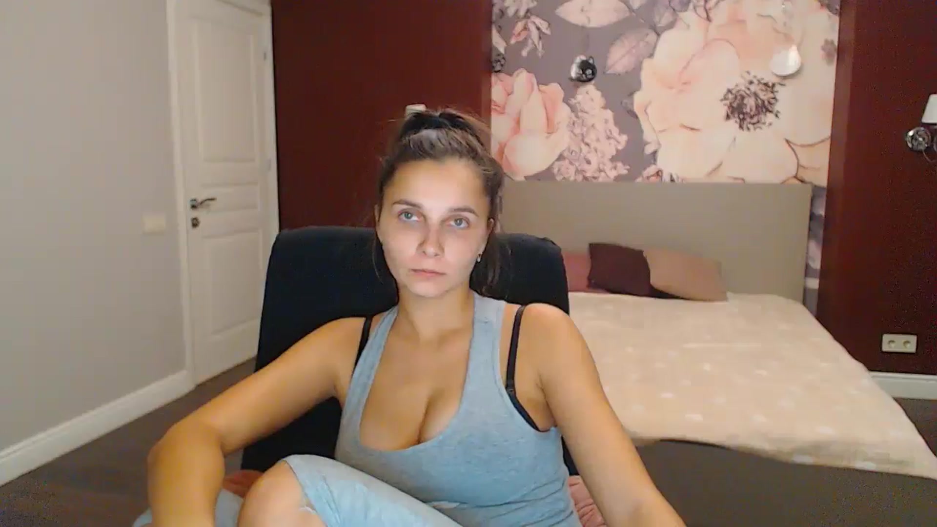 Gallery image thumbnail from Karina_Mils's myfreecams stream on, 11/11/2024, 09:38 image 16 of 20