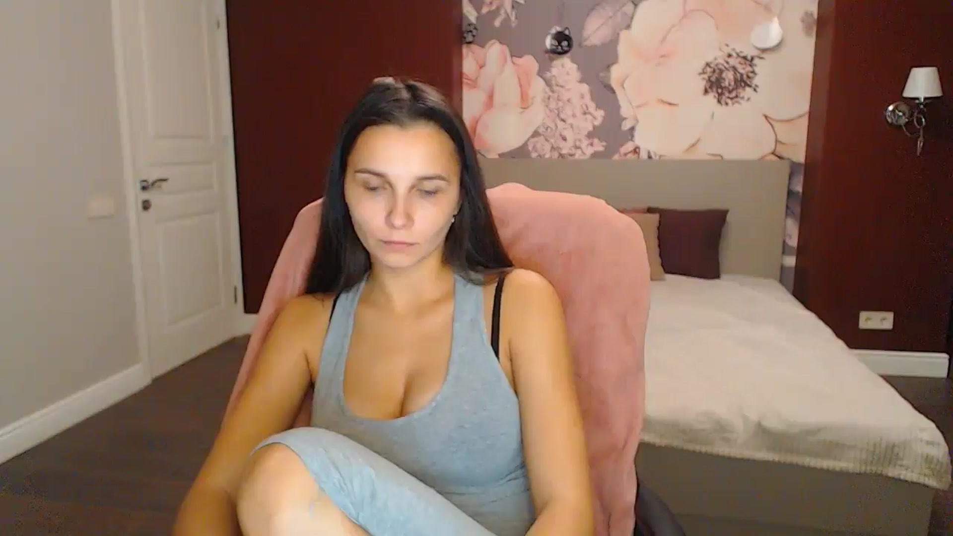 Gallery image thumbnail from Karina_Mils's myfreecams stream on, 11/15/2024, 19:05 image 2 of 20