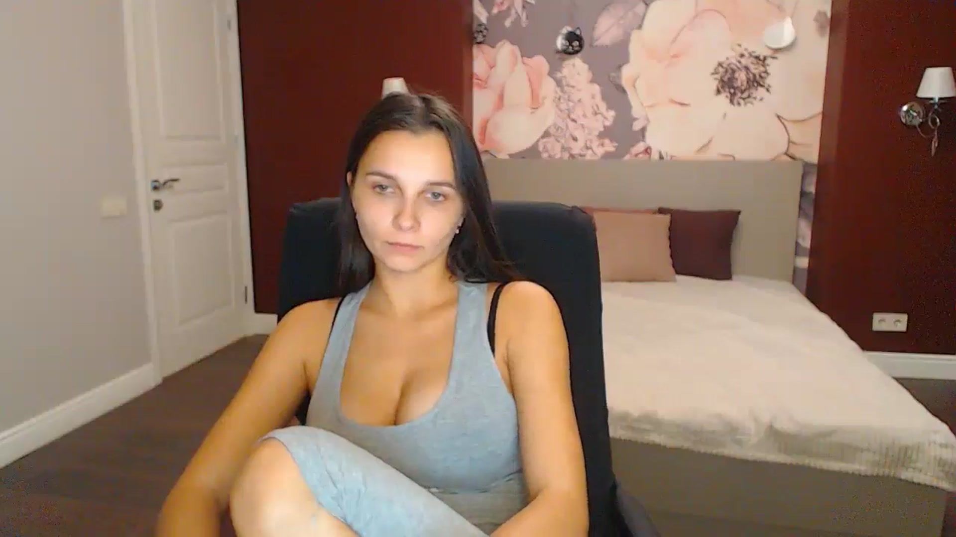 Gallery image thumbnail from Karina_Mils's myfreecams stream on, 11/15/2024, 19:05 image 17 of 20