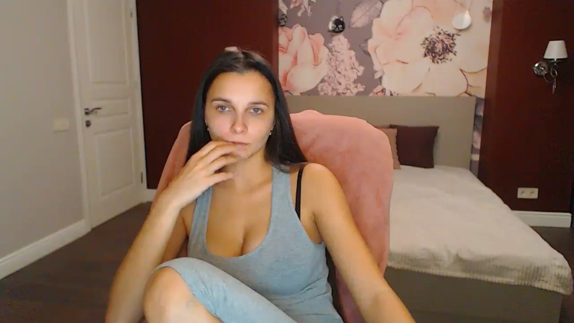 Gallery image thumbnail from Karina_Mils's myfreecams stream on, 11/15/2024, 19:05 image 3 of 20