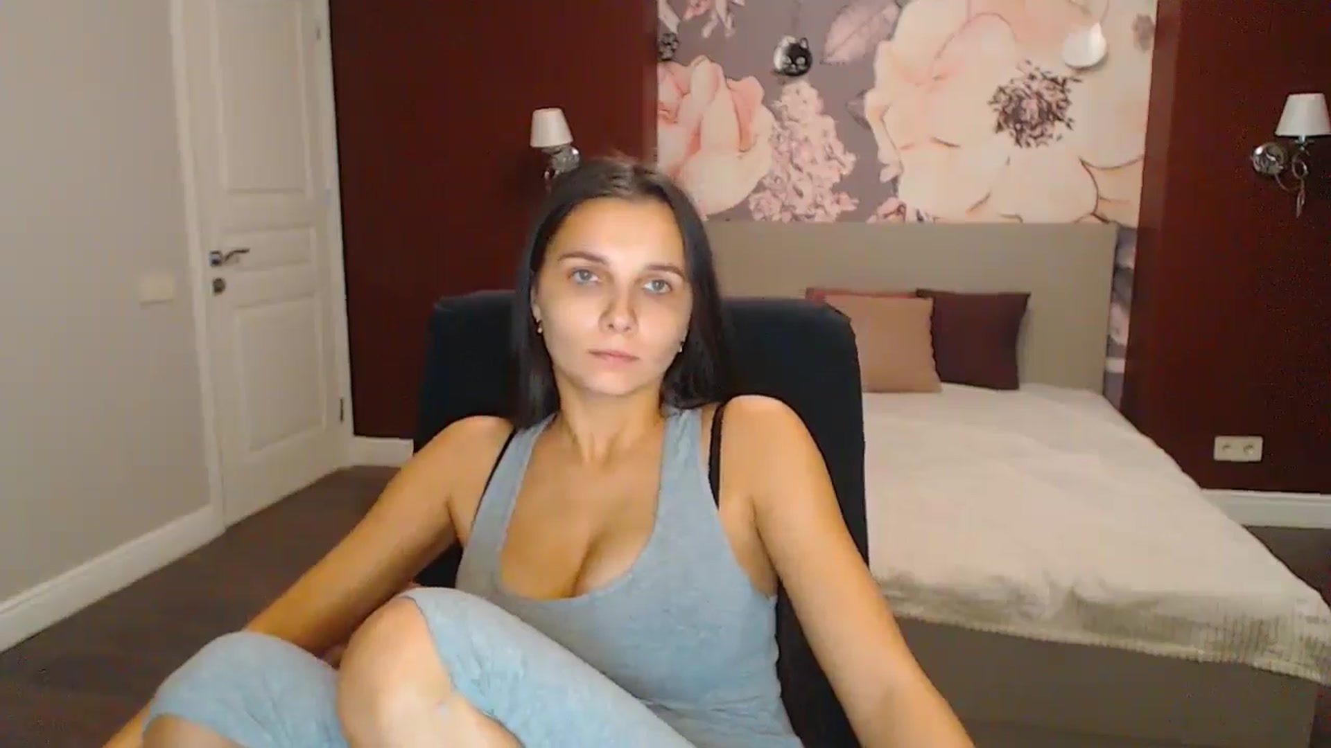 Gallery image thumbnail from Karina_Mils's myfreecams stream on, 11/15/2024, 19:21 image 5 of 20