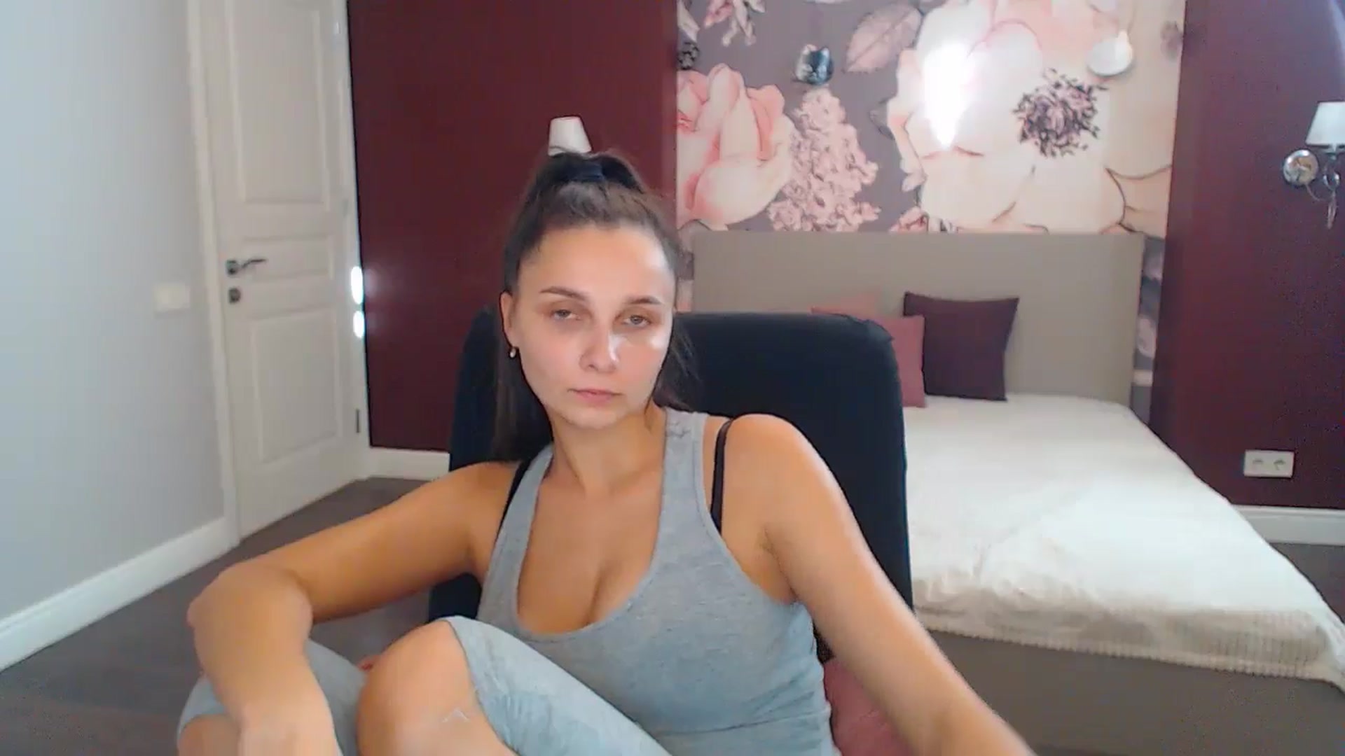 Gallery image thumbnail from Karina_Mils's myfreecams stream on, 11/18/2024, 11:54 image 14 of 20