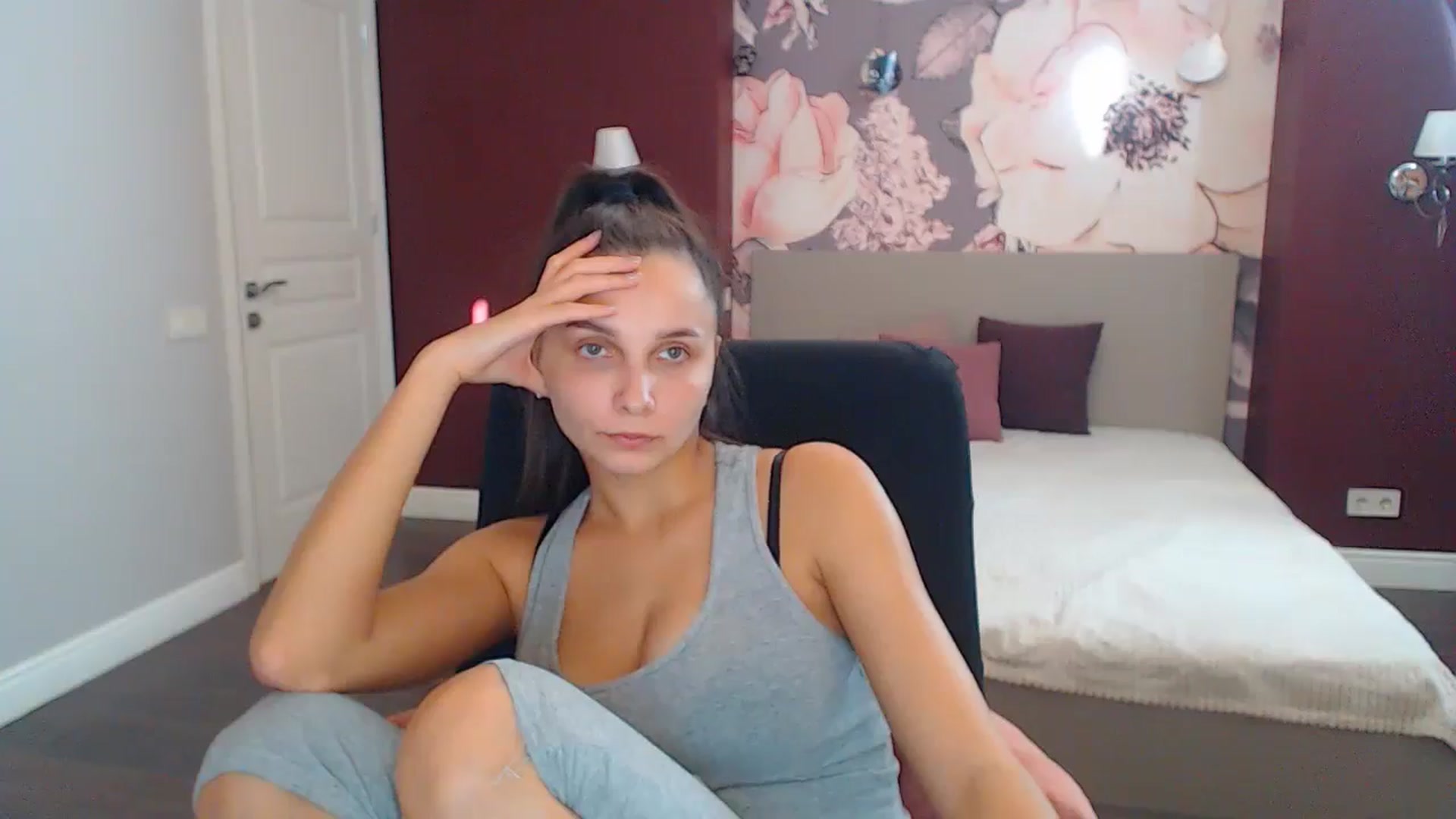 Gallery image thumbnail from Karina_Mils's myfreecams stream on, 11/18/2024, 11:54 image 6 of 20