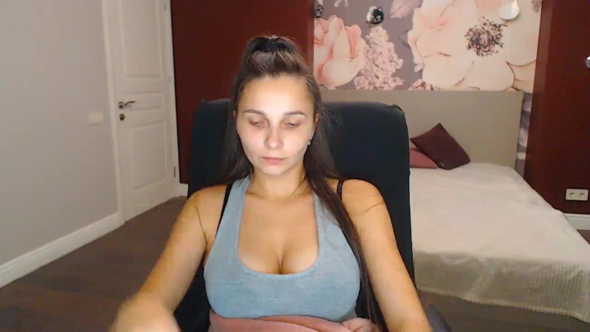 Gallery image thumbnail from Karina_Mils's myfreecams stream on, 11/21/2024, 12:21 image 10 of 20