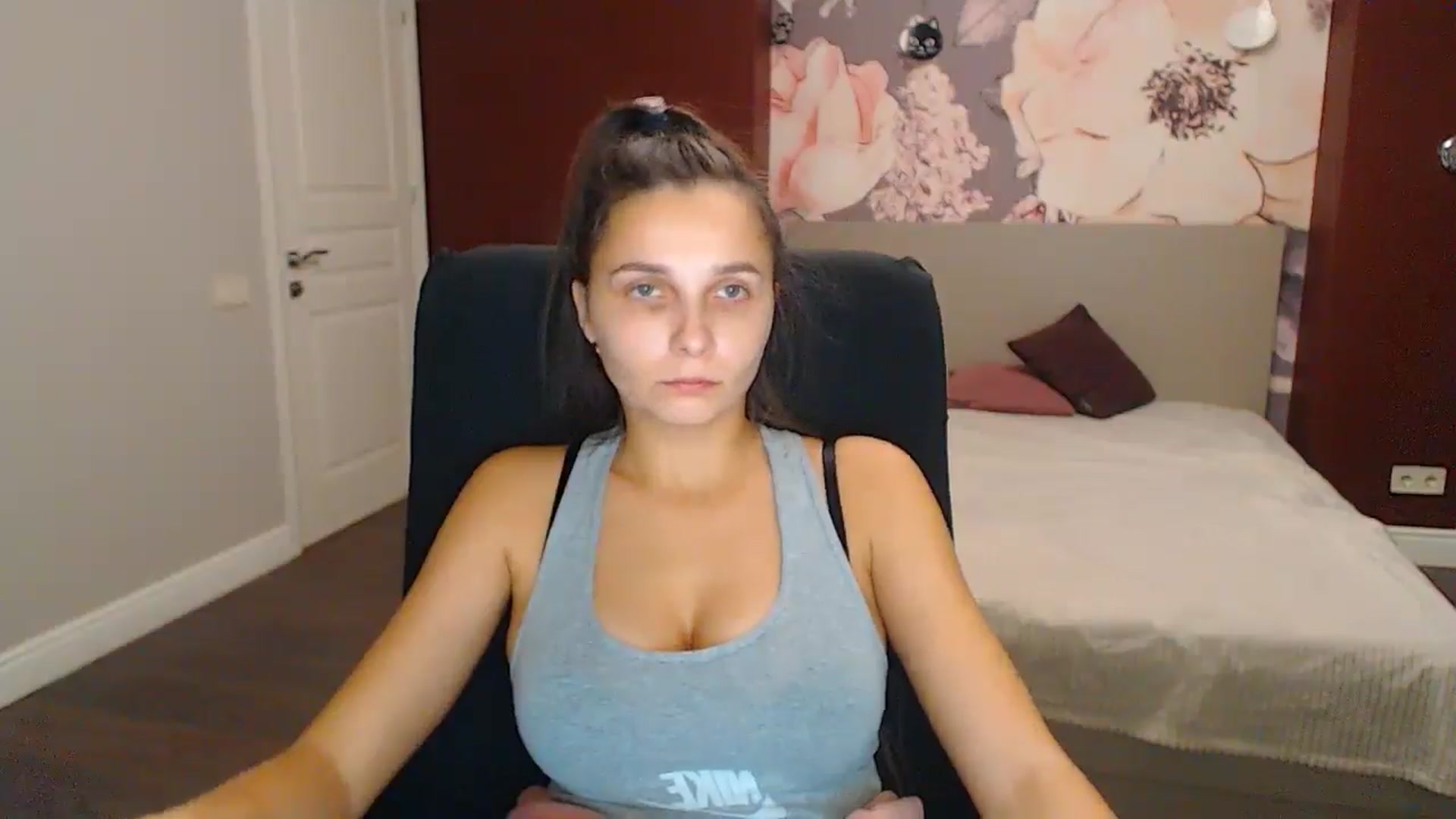 Gallery image thumbnail from Karina_Mils's myfreecams stream on, 11/21/2024, 12:21 image 16 of 20