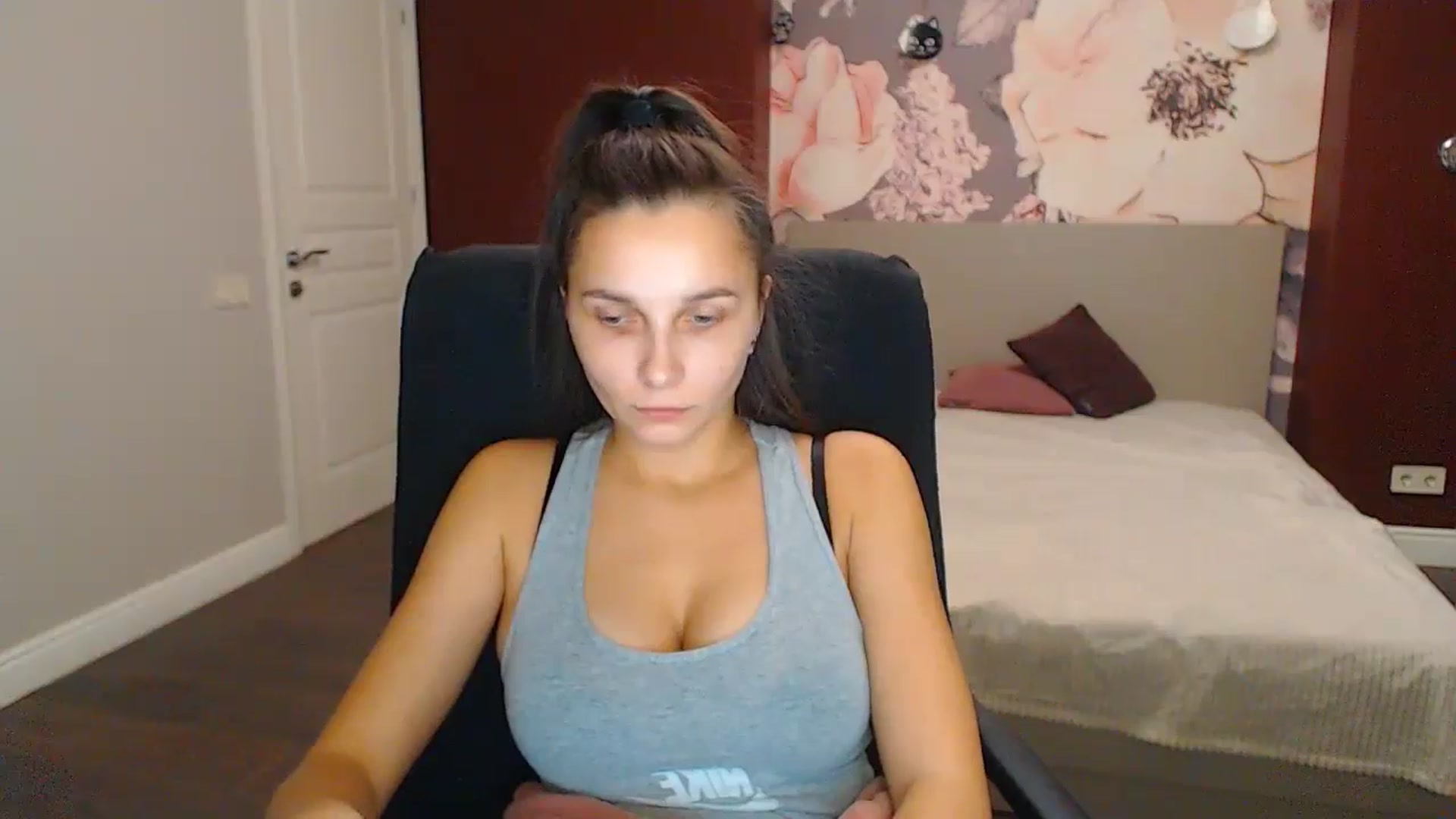 Gallery image thumbnail from Karina_Mils's myfreecams stream on, 11/21/2024, 12:21 image 15 of 20