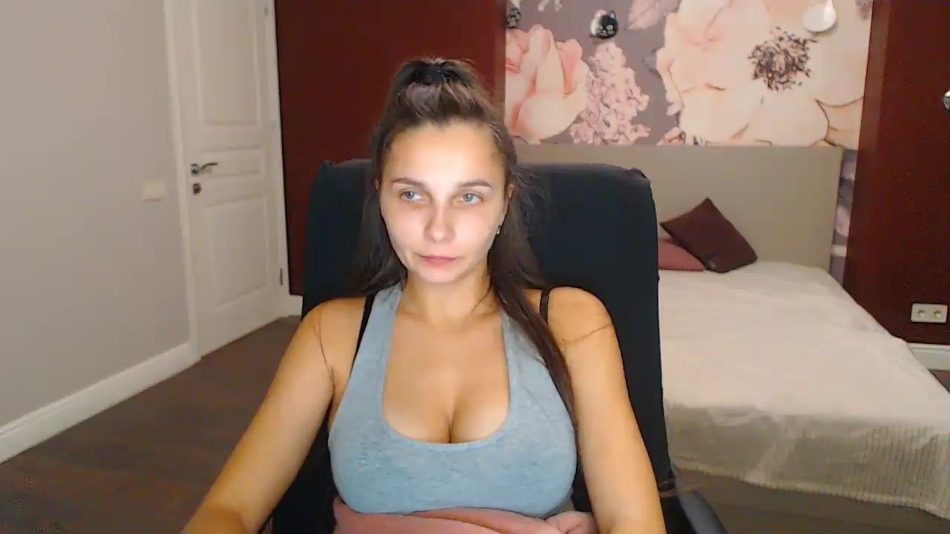 Gallery image thumbnail from Karina_Mils's myfreecams stream on, 11/21/2024, 12:21 image 11 of 20