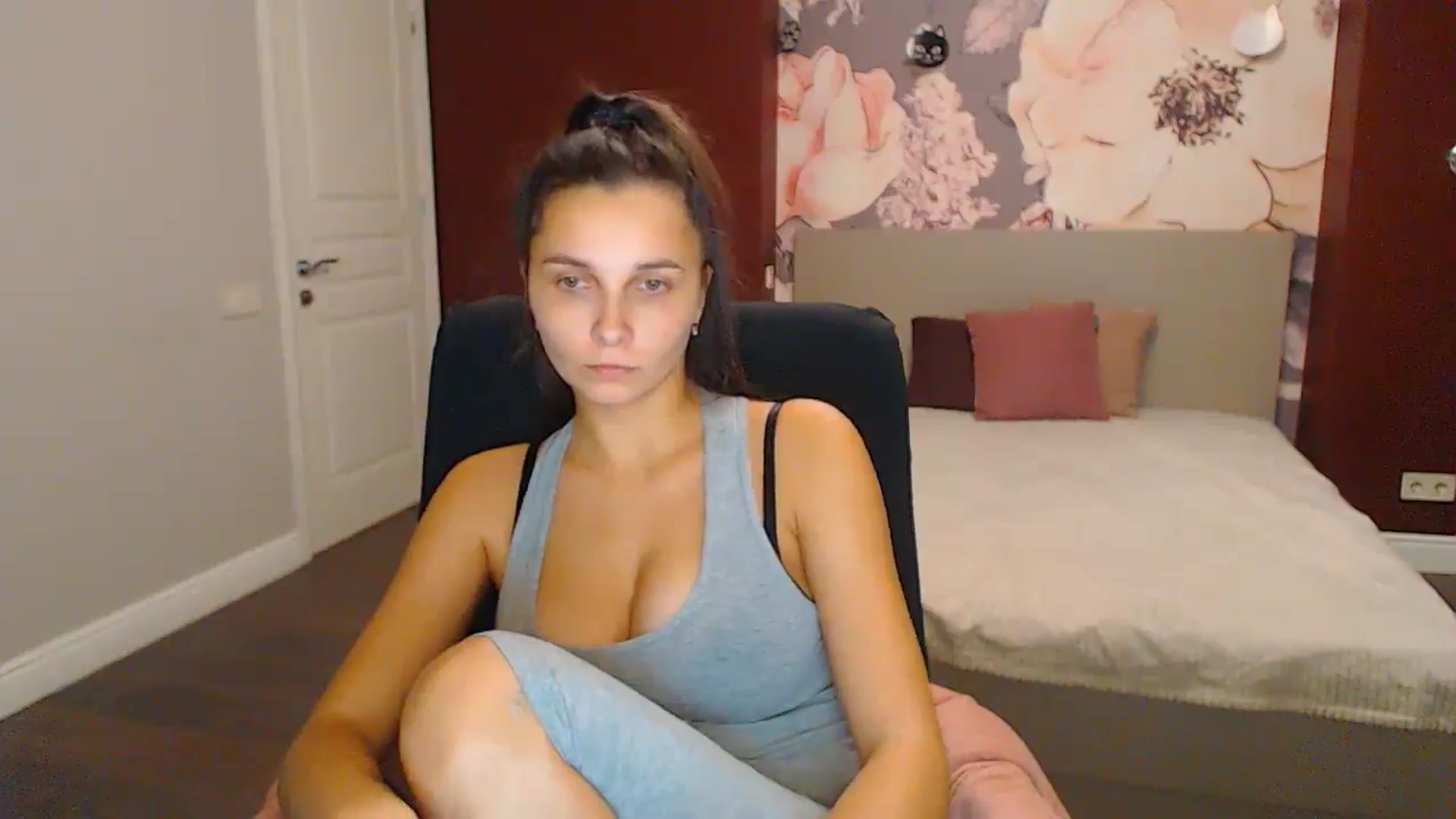 Gallery image thumbnail from Karina_Mils's myfreecams stream on, 11/23/2024, 18:03 image 19 of 20