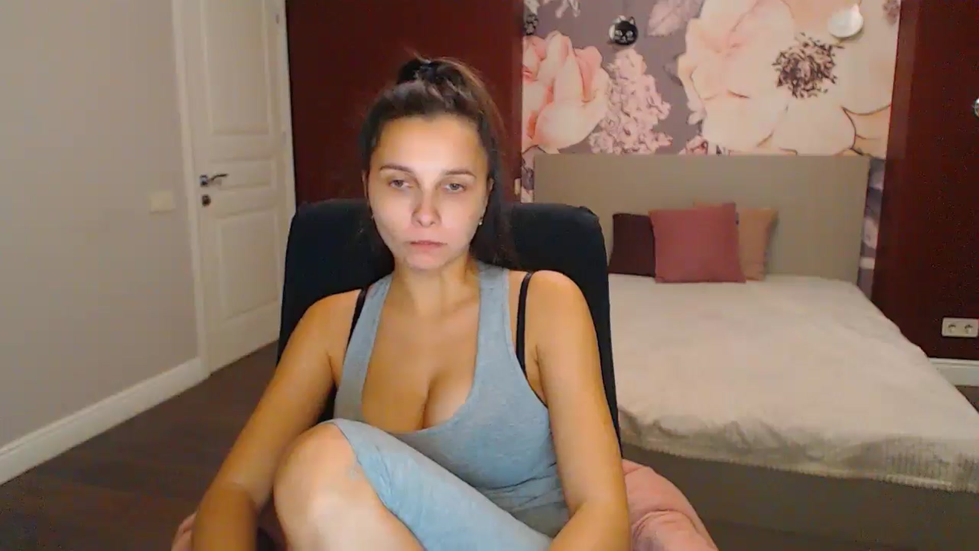 Gallery image thumbnail from Karina_Mils's myfreecams stream on, 11/23/2024, 18:03 image 2 of 20