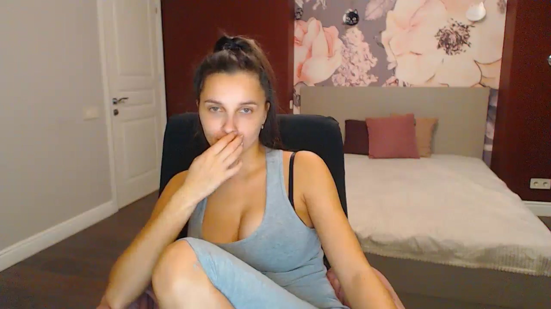 Gallery image thumbnail from Karina_Mils's myfreecams stream on, 11/23/2024, 18:03 image 17 of 20