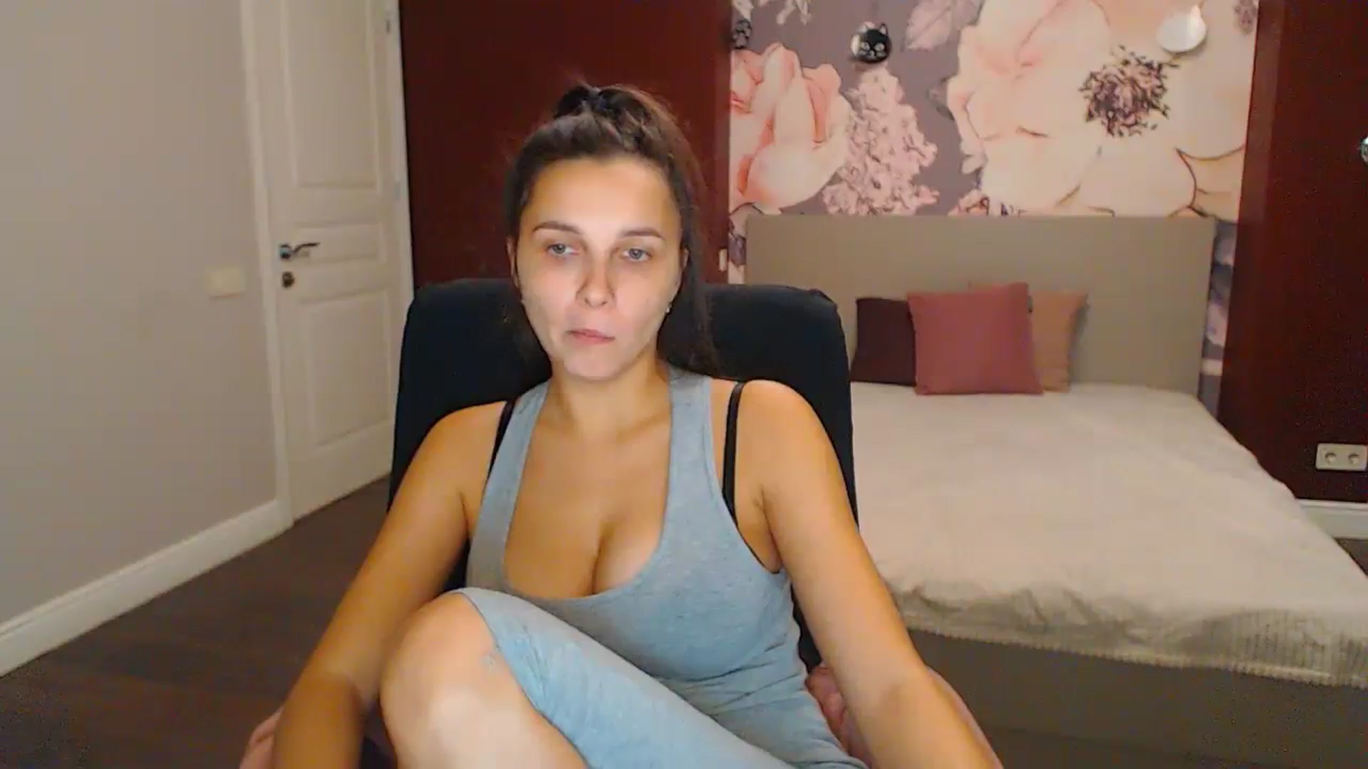 Gallery image thumbnail from Karina_Mils's myfreecams stream on, 11/23/2024, 18:03 image 3 of 20