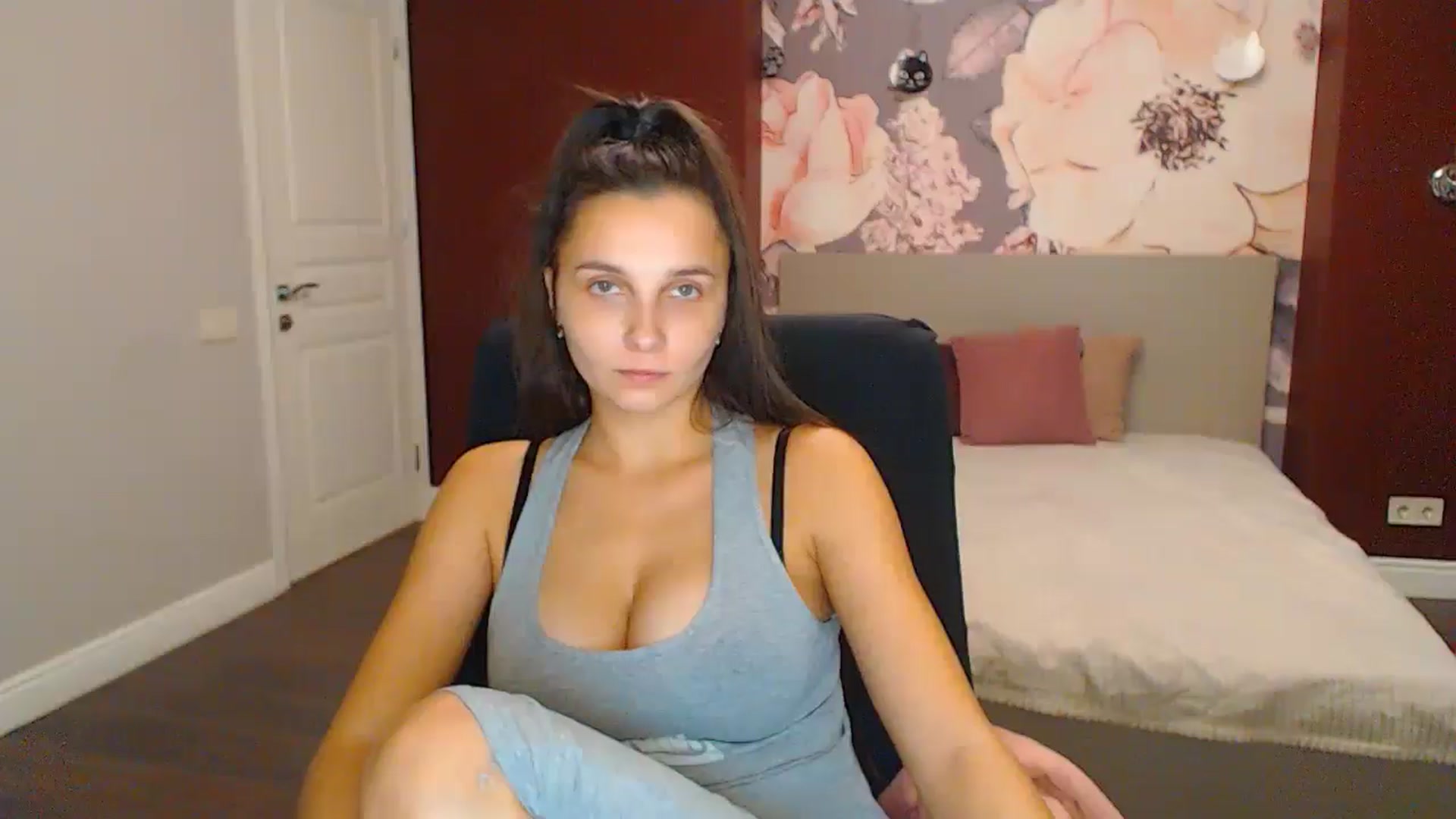 Gallery image thumbnail from Karina_Mils's myfreecams stream on, 11/23/2024, 19:17 image 12 of 20