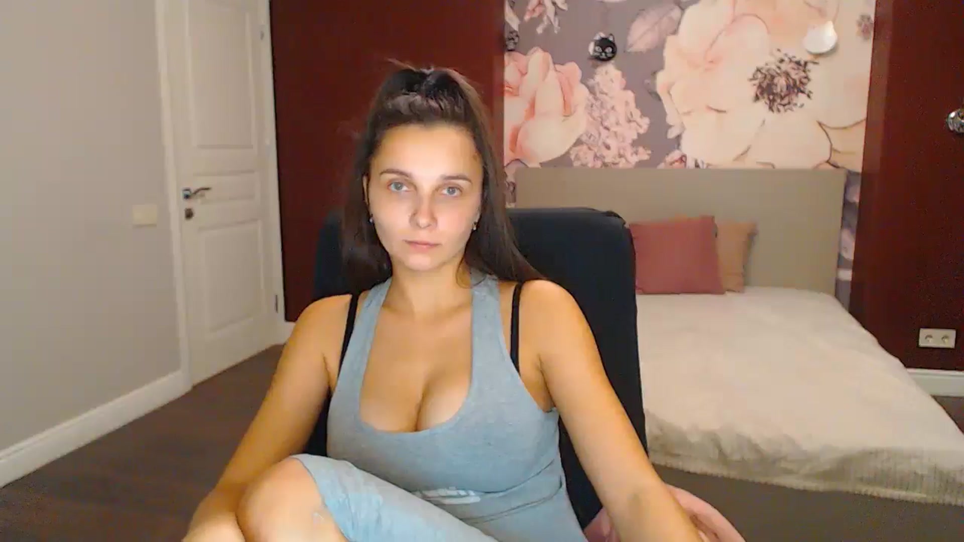 Gallery image thumbnail from Karina_Mils's myfreecams stream on, 11/23/2024, 19:17 image 13 of 20