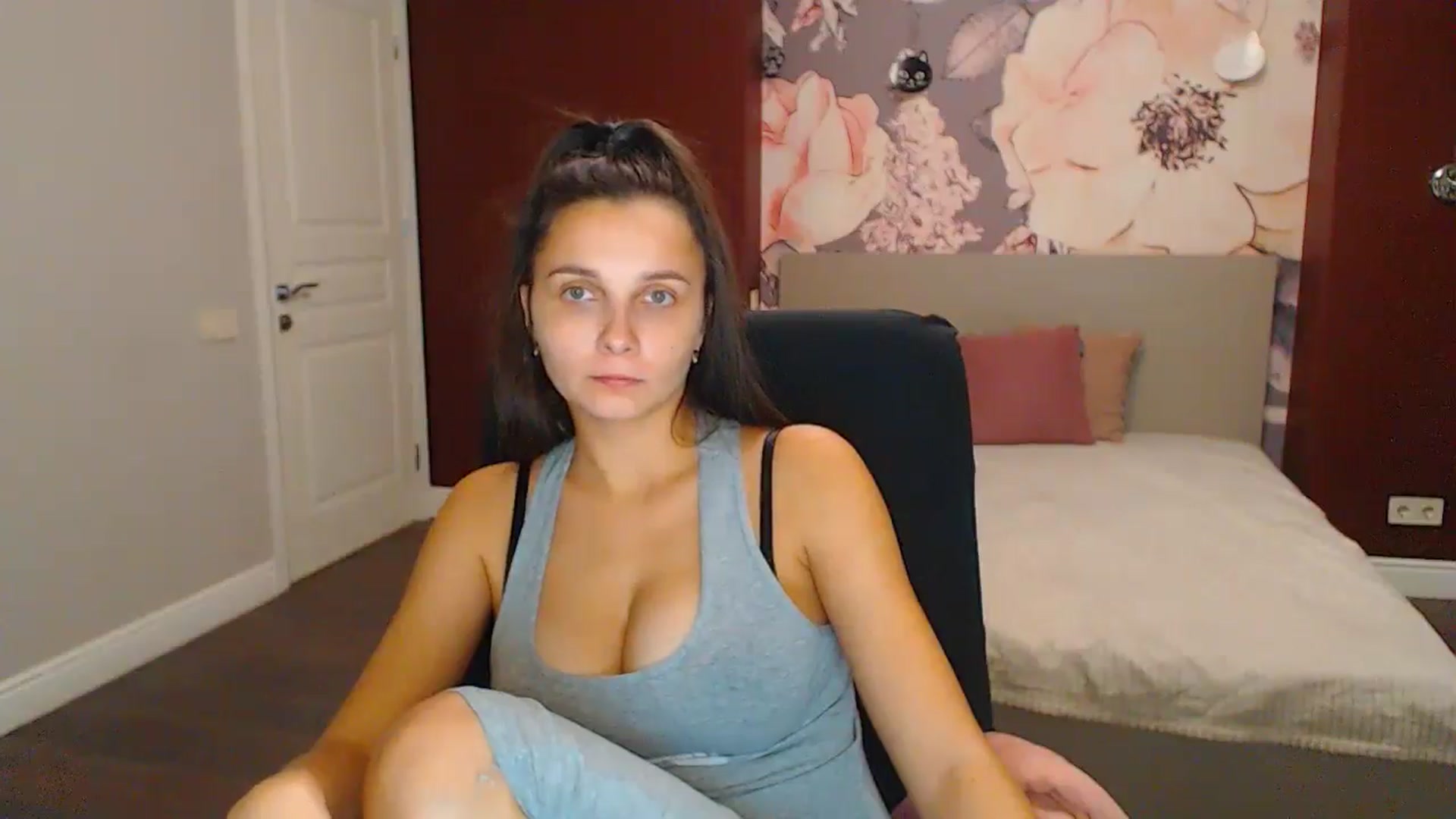 Gallery image thumbnail from Karina_Mils's myfreecams stream on, 11/23/2024, 19:17 image 18 of 20