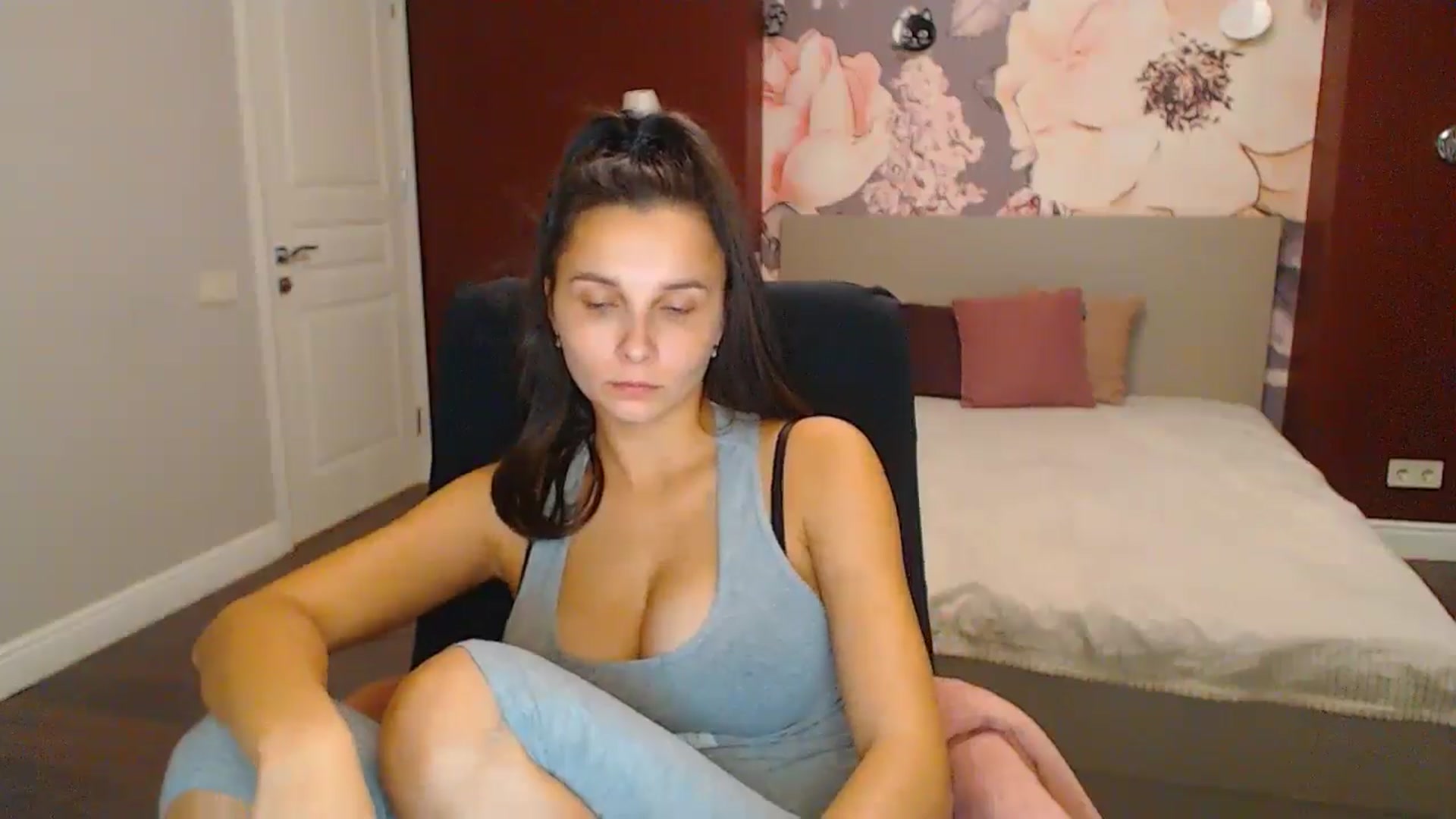 Gallery image thumbnail from Karina_Mils's myfreecams stream on, 11/23/2024, 19:17 image 7 of 20