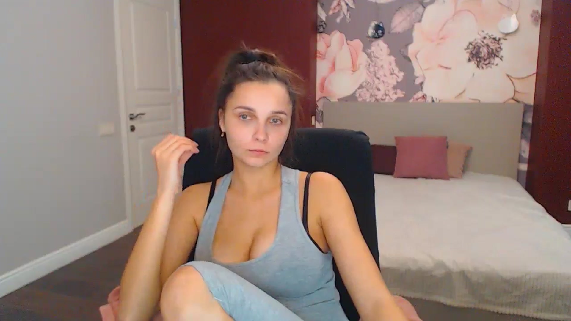 Gallery image thumbnail from Karina_Mils's myfreecams stream on, 11/24/2024, 08:24 image 19 of 20