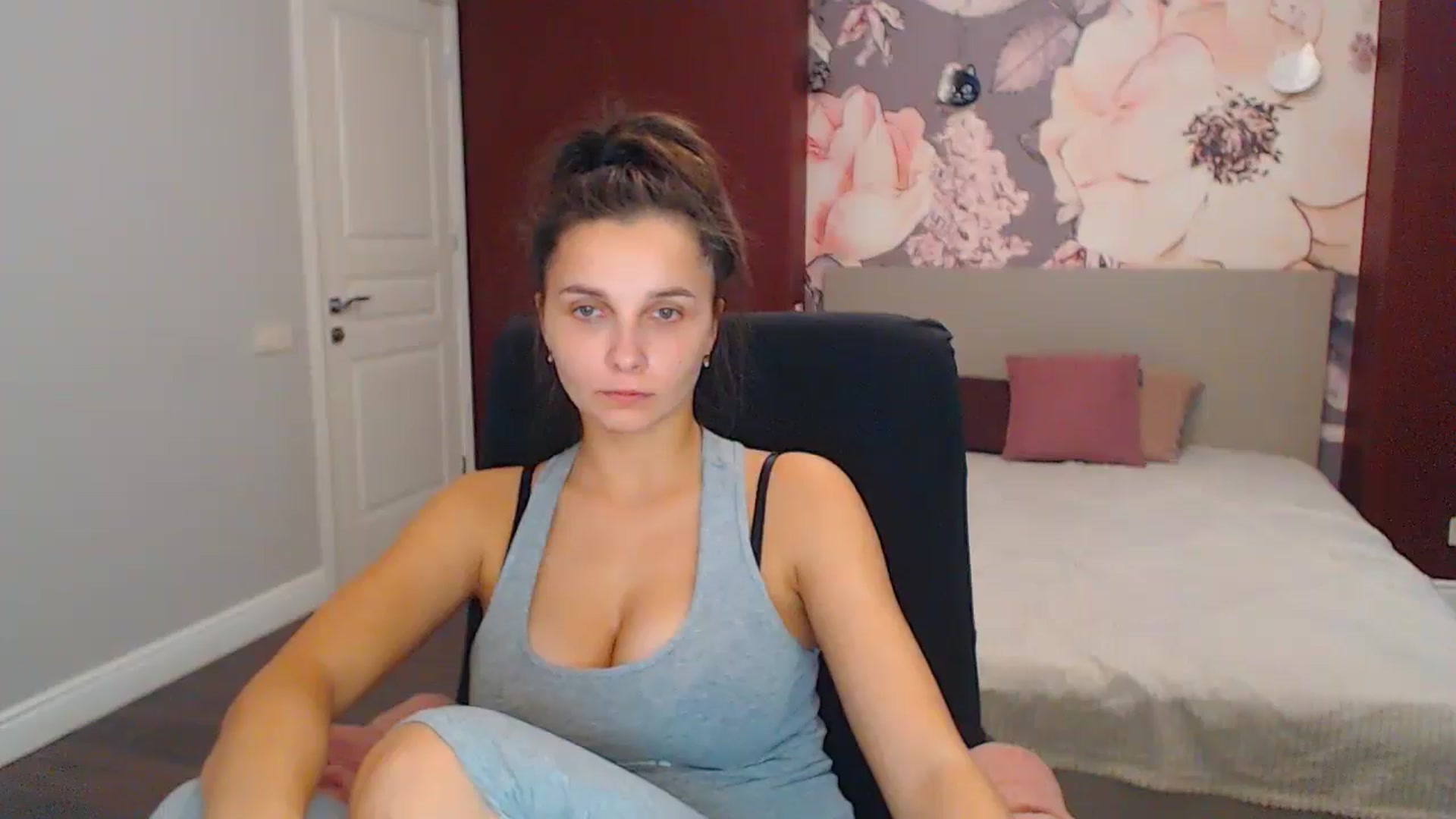 Gallery image thumbnail from Karina_Mils's myfreecams stream on, 11/24/2024, 08:24 image 15 of 20