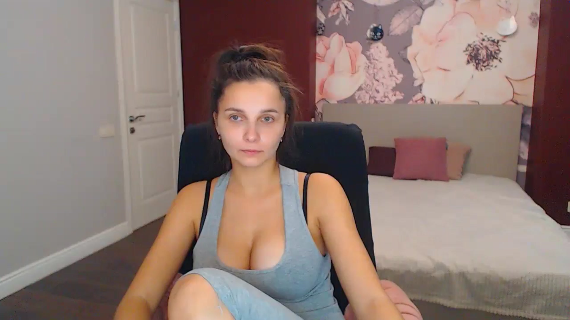 Gallery image thumbnail from Karina_Mils's myfreecams stream on, 11/24/2024, 08:24 image 2 of 20