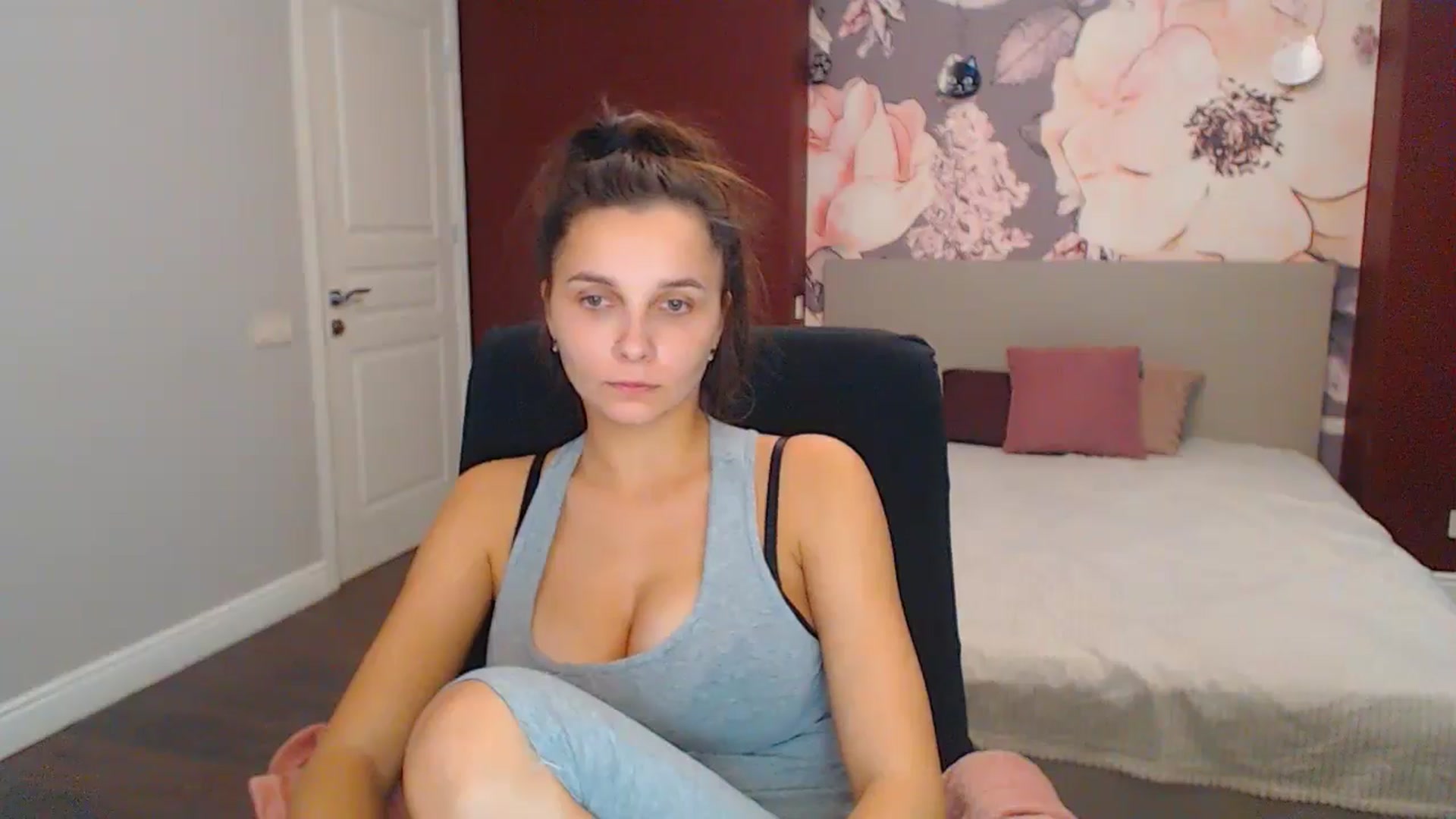 Gallery image thumbnail from Karina_Mils's myfreecams stream on, 11/24/2024, 08:24 image 18 of 20