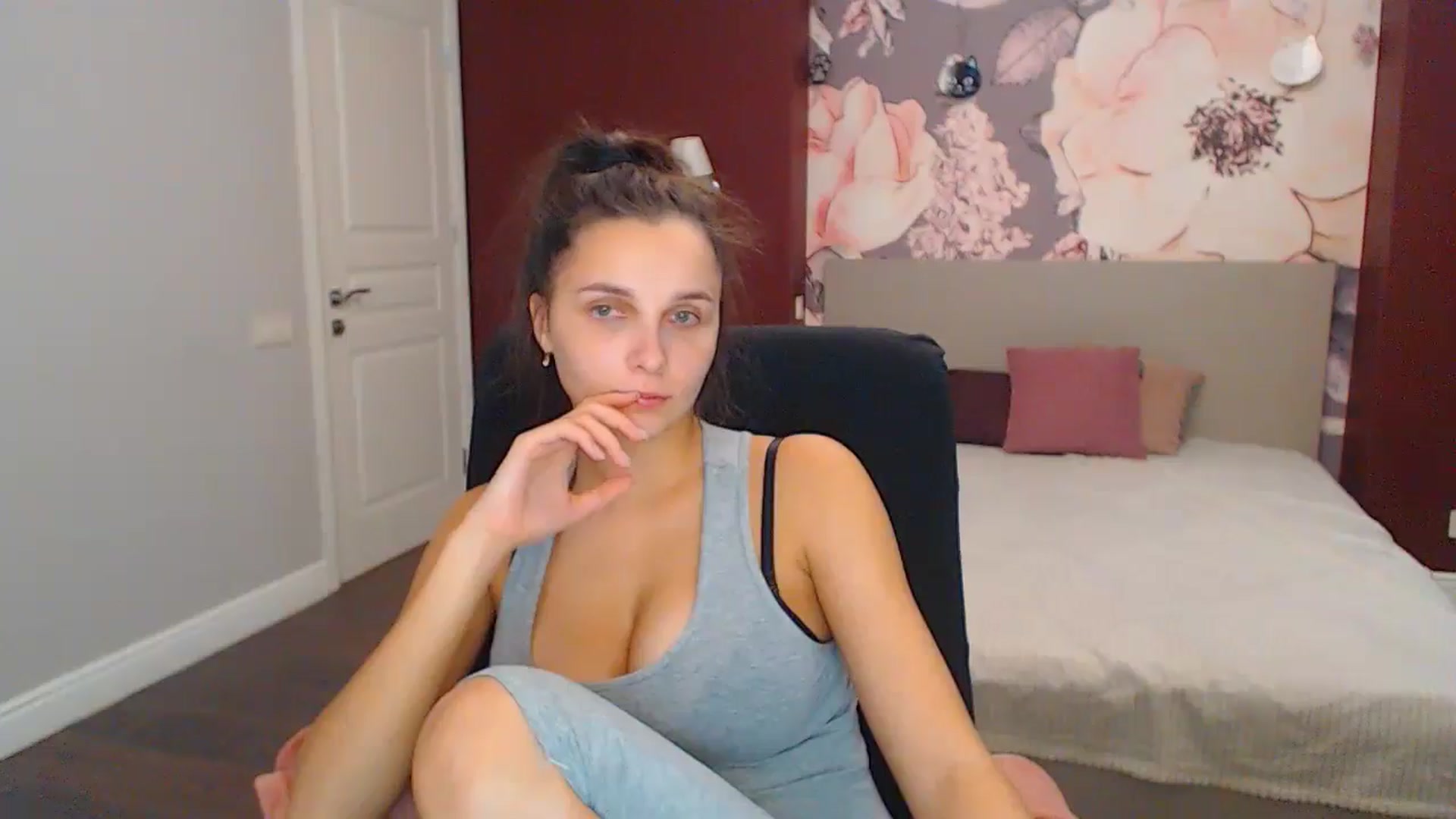 Gallery image thumbnail from Karina_Mils's myfreecams stream on, 11/24/2024, 08:24 image 20 of 20