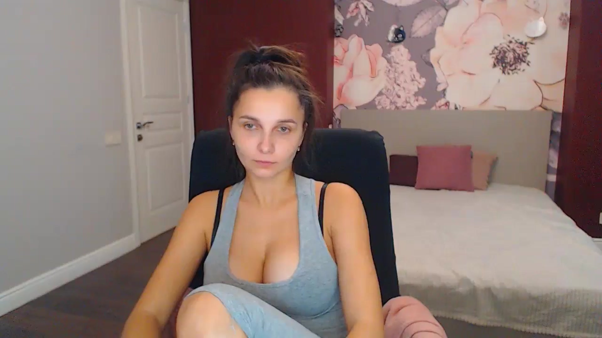 Gallery image thumbnail from Karina_Mils's myfreecams stream on, 11/24/2024, 08:24 image 3 of 20