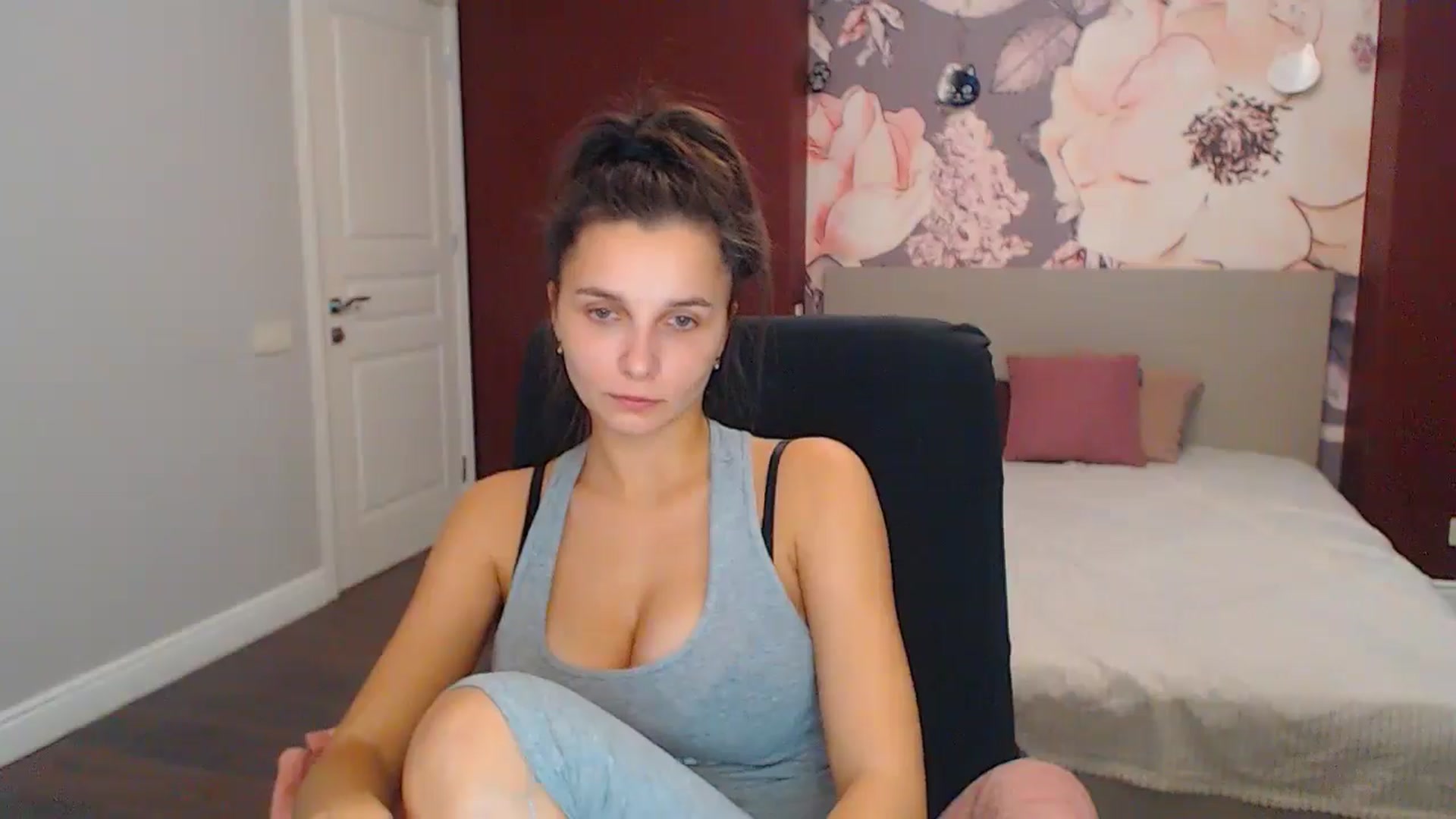 Gallery image thumbnail from Karina_Mils's myfreecams stream on, 11/24/2024, 08:24 image 14 of 20
