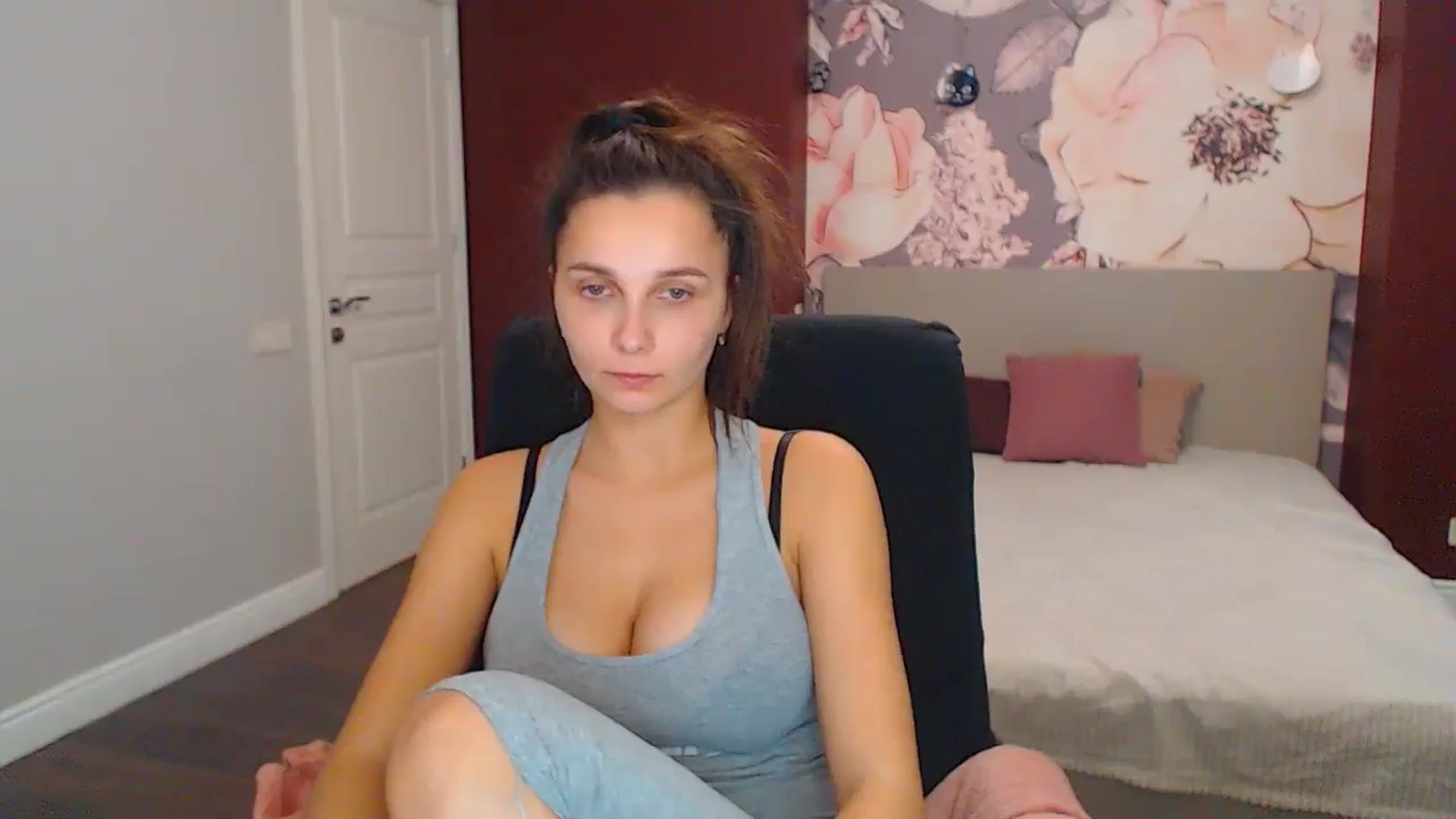 Gallery image thumbnail from Karina_Mils's myfreecams stream on, 11/24/2024, 08:24 image 10 of 20