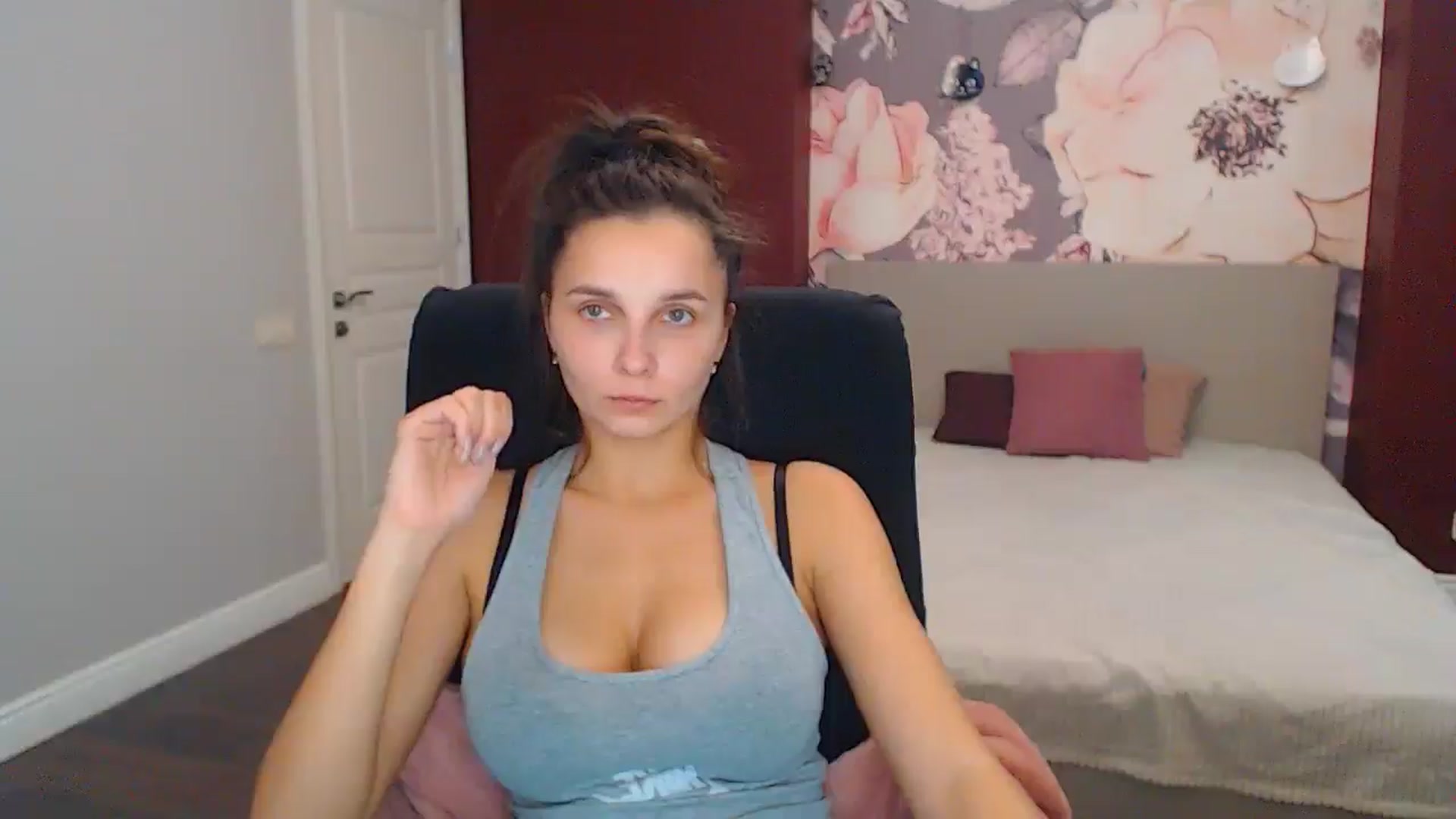 Gallery image thumbnail from Karina_Mils's myfreecams stream on, 11/24/2024, 09:11 image 12 of 20