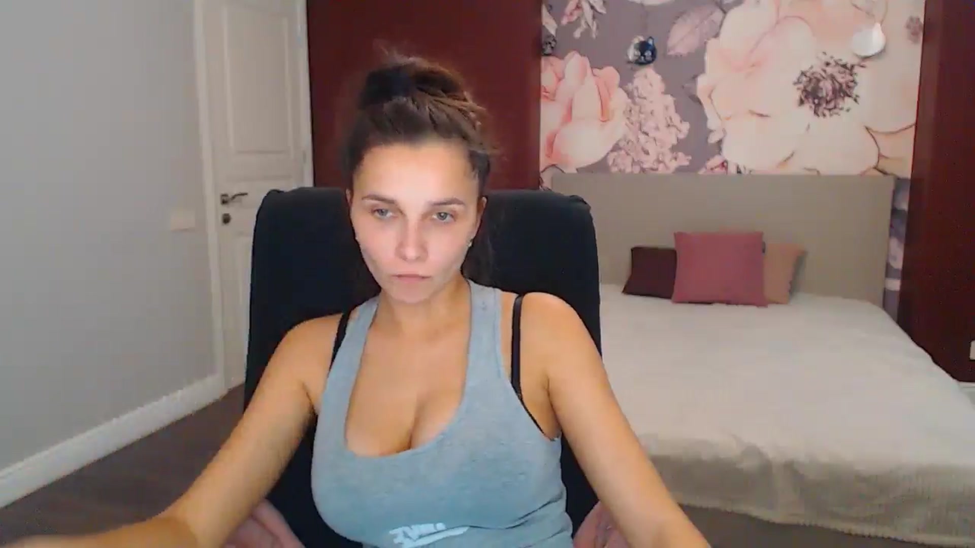 Gallery image thumbnail from Karina_Mils's myfreecams stream on, 11/24/2024, 09:11 image 5 of 20