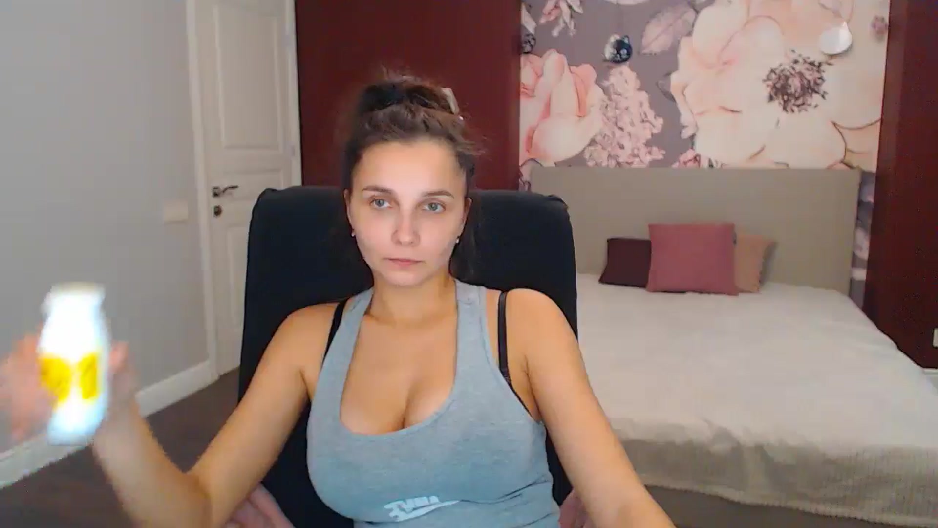 Gallery image thumbnail from Karina_Mils's myfreecams stream on, 11/24/2024, 09:11 image 4 of 20