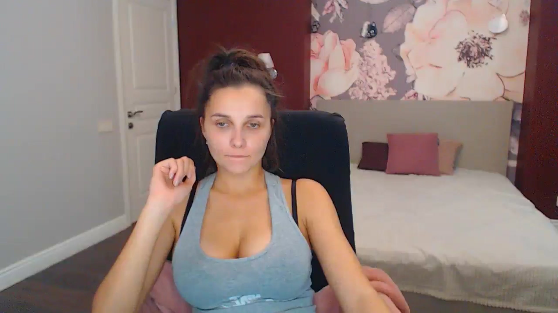Gallery image thumbnail from Karina_Mils's myfreecams stream on, 11/24/2024, 09:11 image 15 of 20