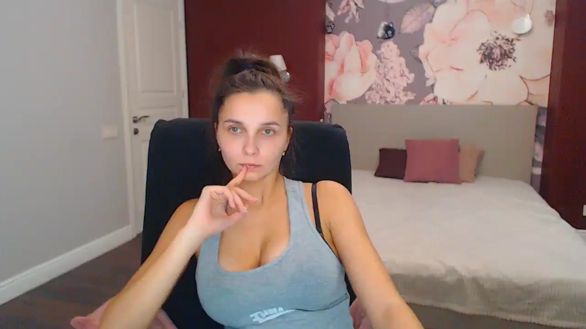 Gallery image thumbnail from Karina_Mils's myfreecams stream on, 11/24/2024, 09:11 image 2 of 20