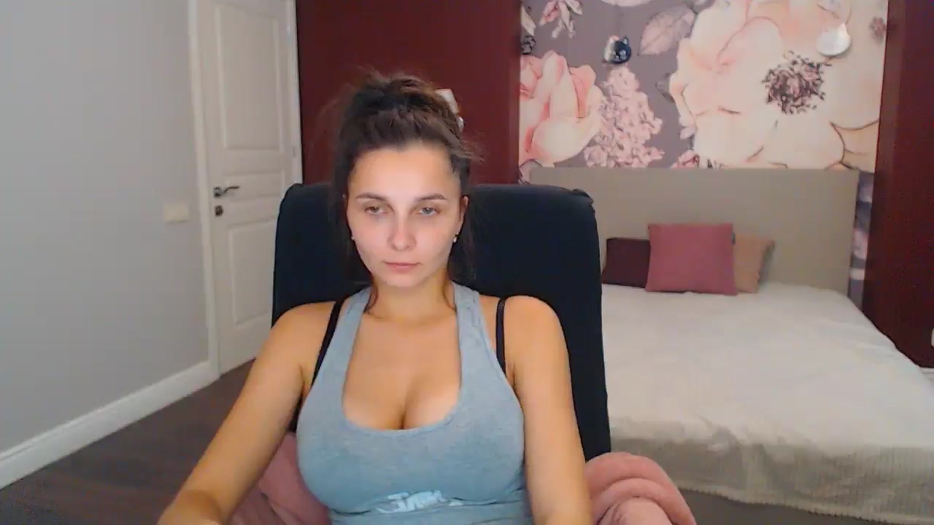Gallery image thumbnail from Karina_Mils's myfreecams stream on, 11/24/2024, 09:11 image 13 of 20