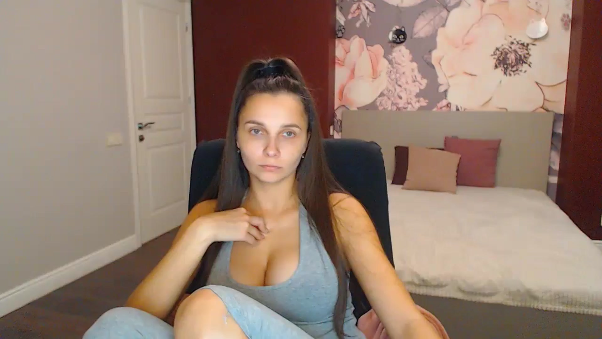 Gallery image thumbnail from Karina_Mils's myfreecams stream on, 11/24/2024, 16:46 image 8 of 20