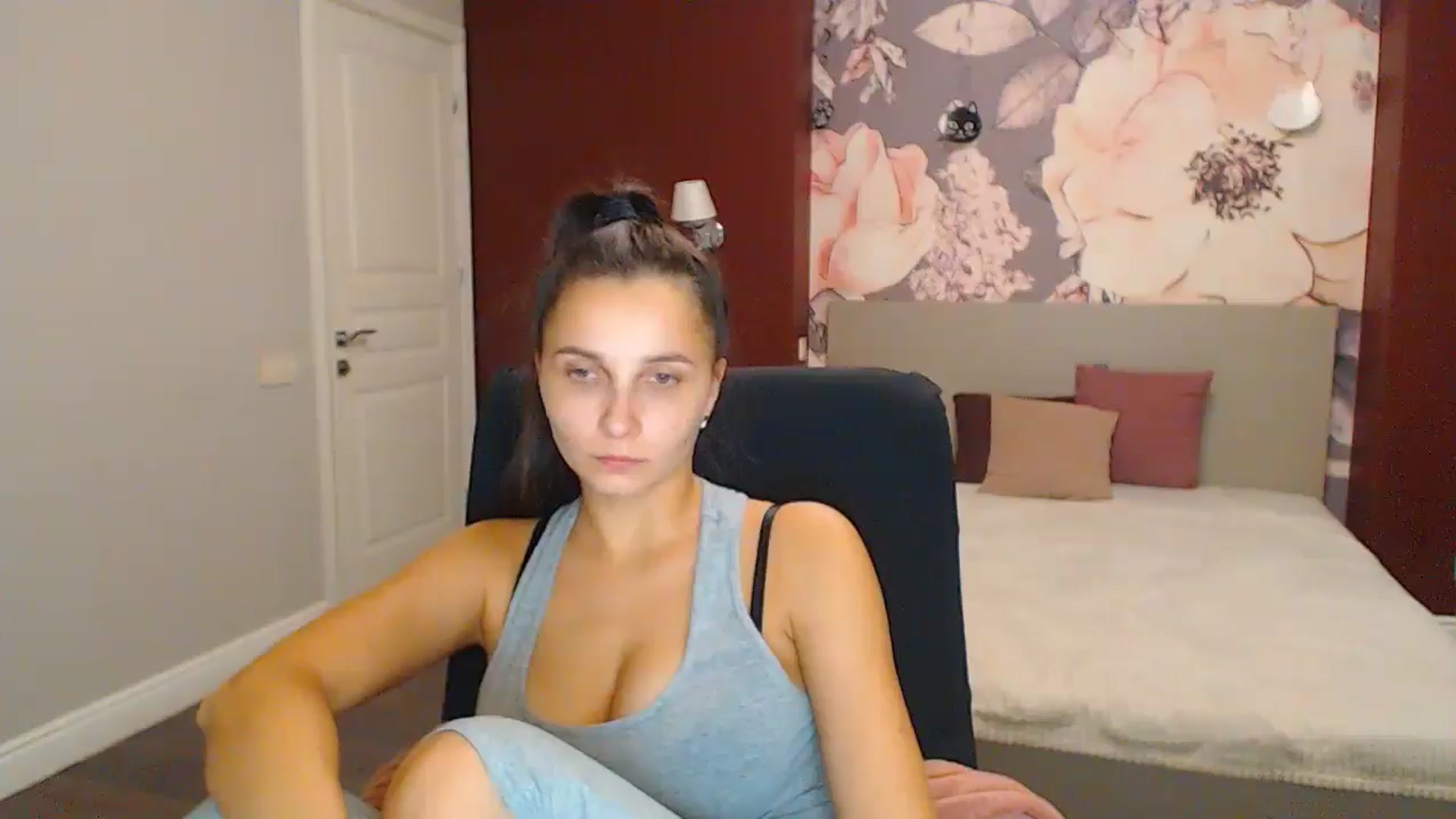 Gallery image thumbnail from Karina_Mils's myfreecams stream on, 11/24/2024, 19:04 image 17 of 20