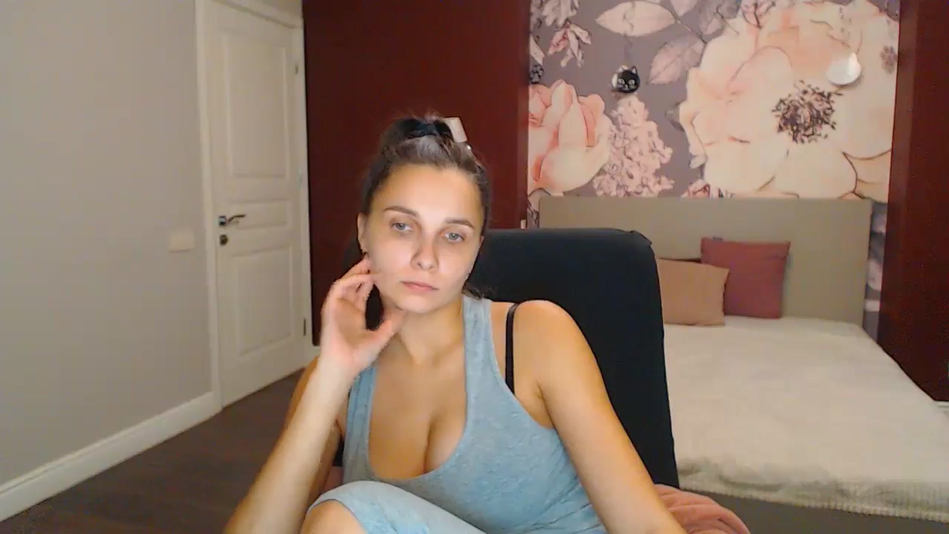 Gallery image thumbnail from Karina_Mils's myfreecams stream on, 11/24/2024, 19:04 image 6 of 20