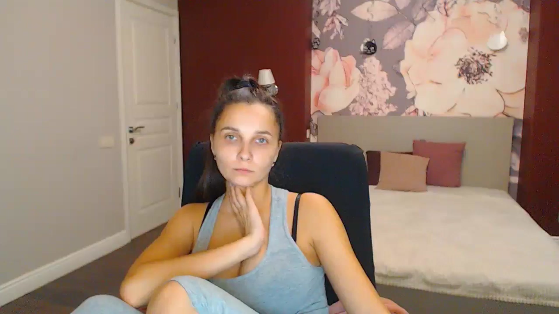 Gallery image thumbnail from Karina_Mils's myfreecams stream on, 11/24/2024, 19:04 image 18 of 20