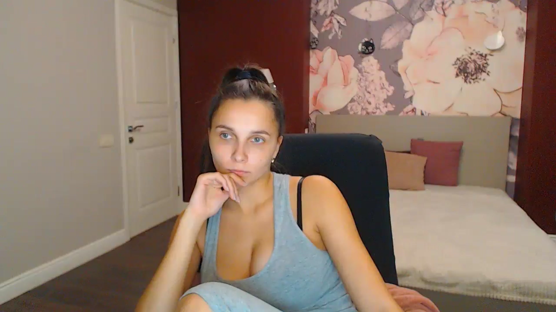 Gallery image thumbnail from Karina_Mils's myfreecams stream on, 11/24/2024, 19:04 image 9 of 20