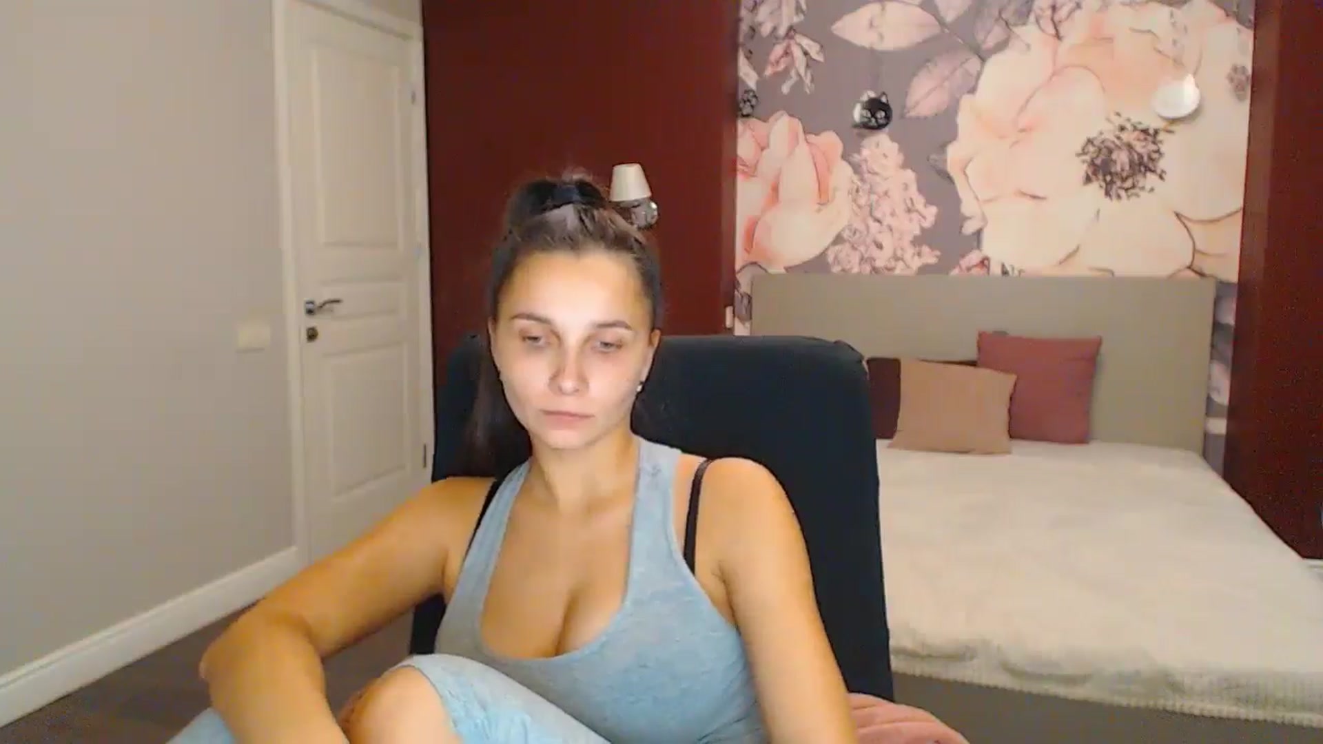 Gallery image thumbnail from Karina_Mils's myfreecams stream on, 11/24/2024, 19:04 image 19 of 20